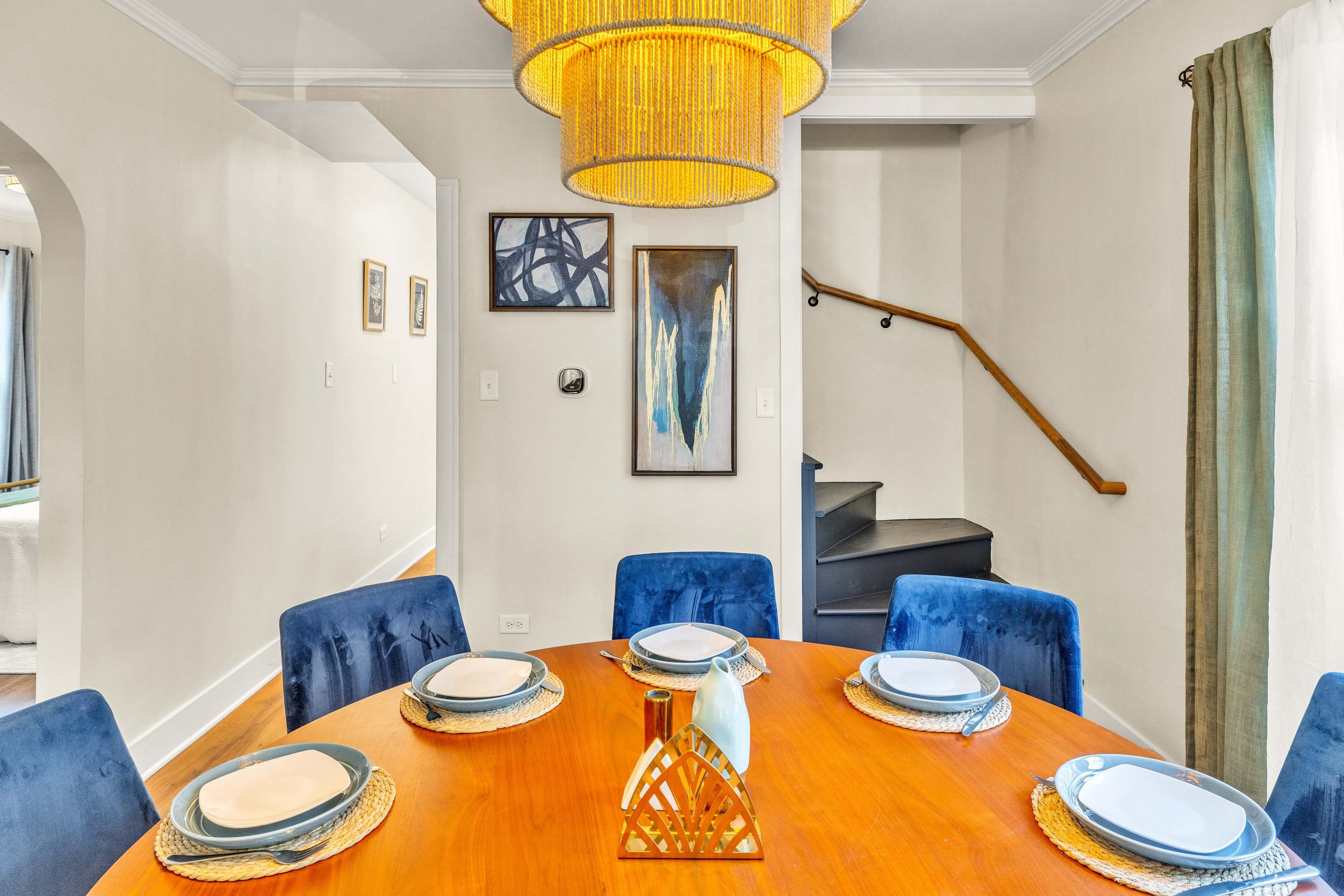 Stylish Home on Tree-lined street Image in Proviso Township, Brookfield, IL