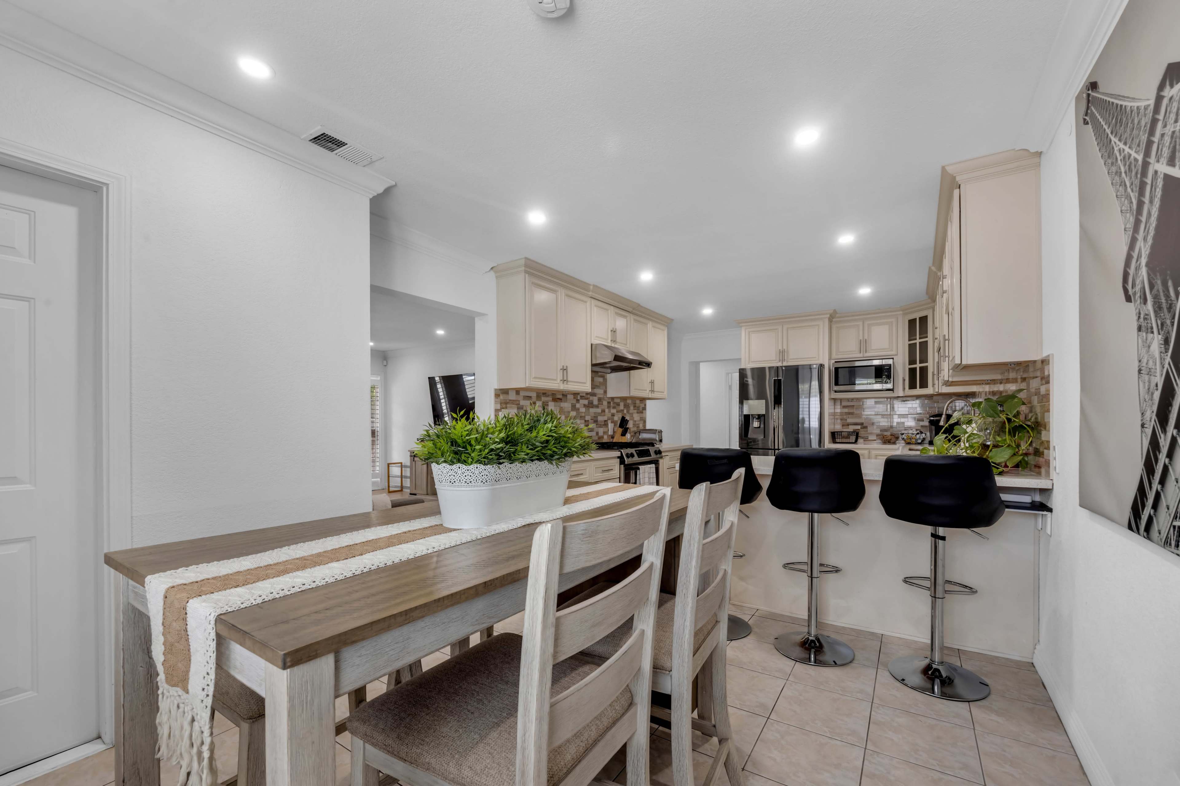 Charming Suburban Retreat 🏡 Close to Disneyland Image in Midway City, Midway City, CA