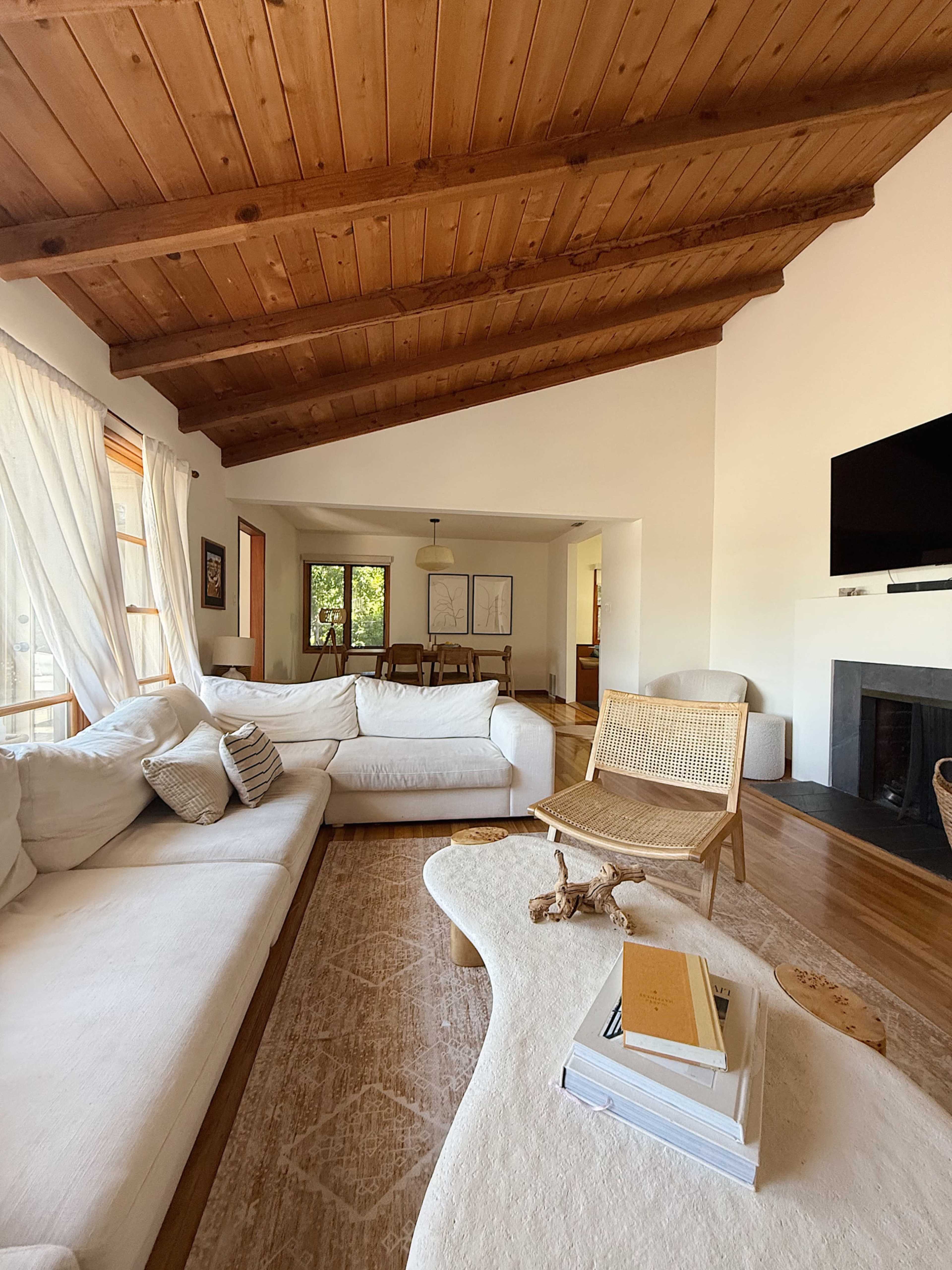 Secluded Mid-Century Modern Retreat with Panoramic Valley Views Image in Woodland Hills, Woodland Hills, CA