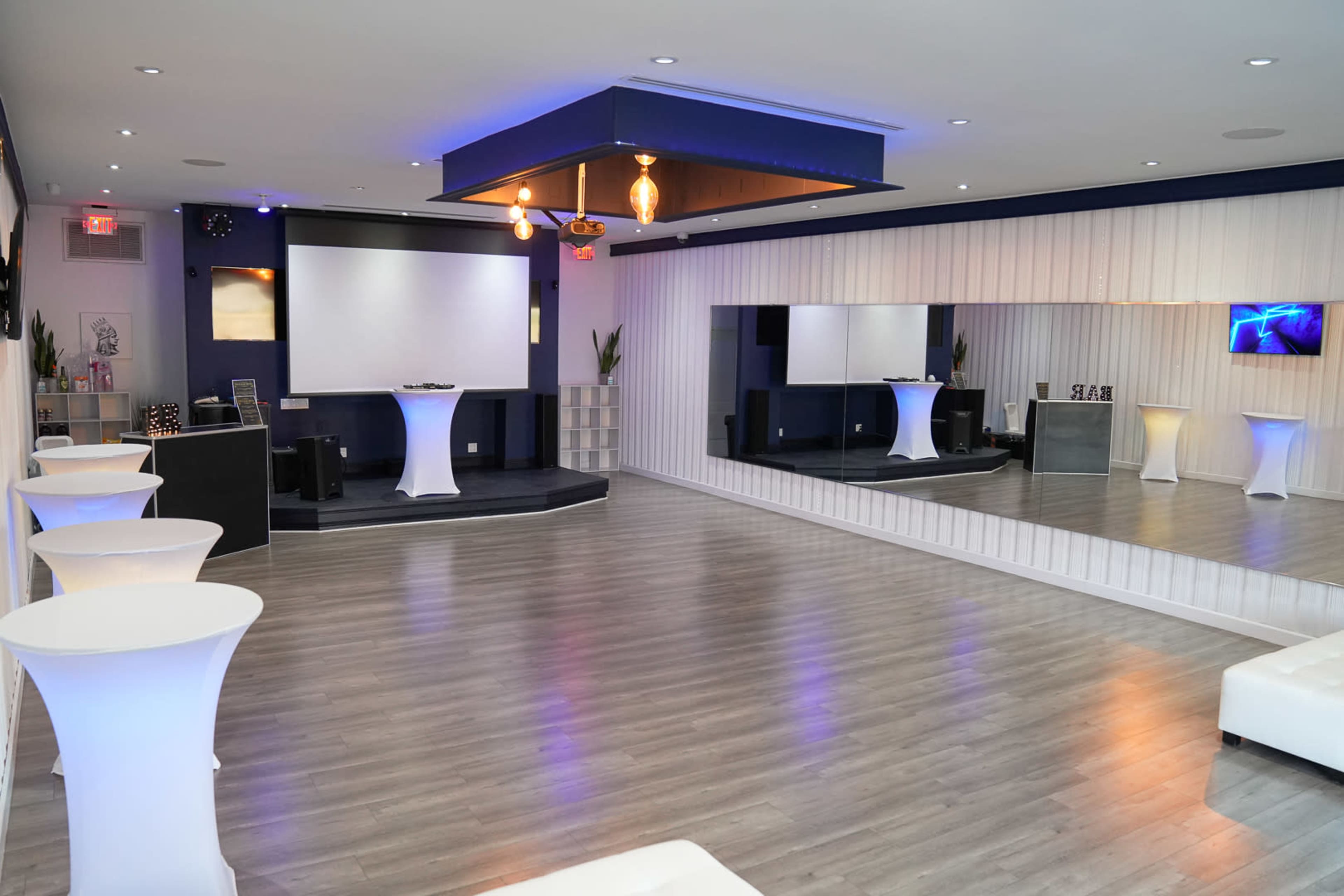 Elegant  Studio Image in Burbank, Burbank, CA