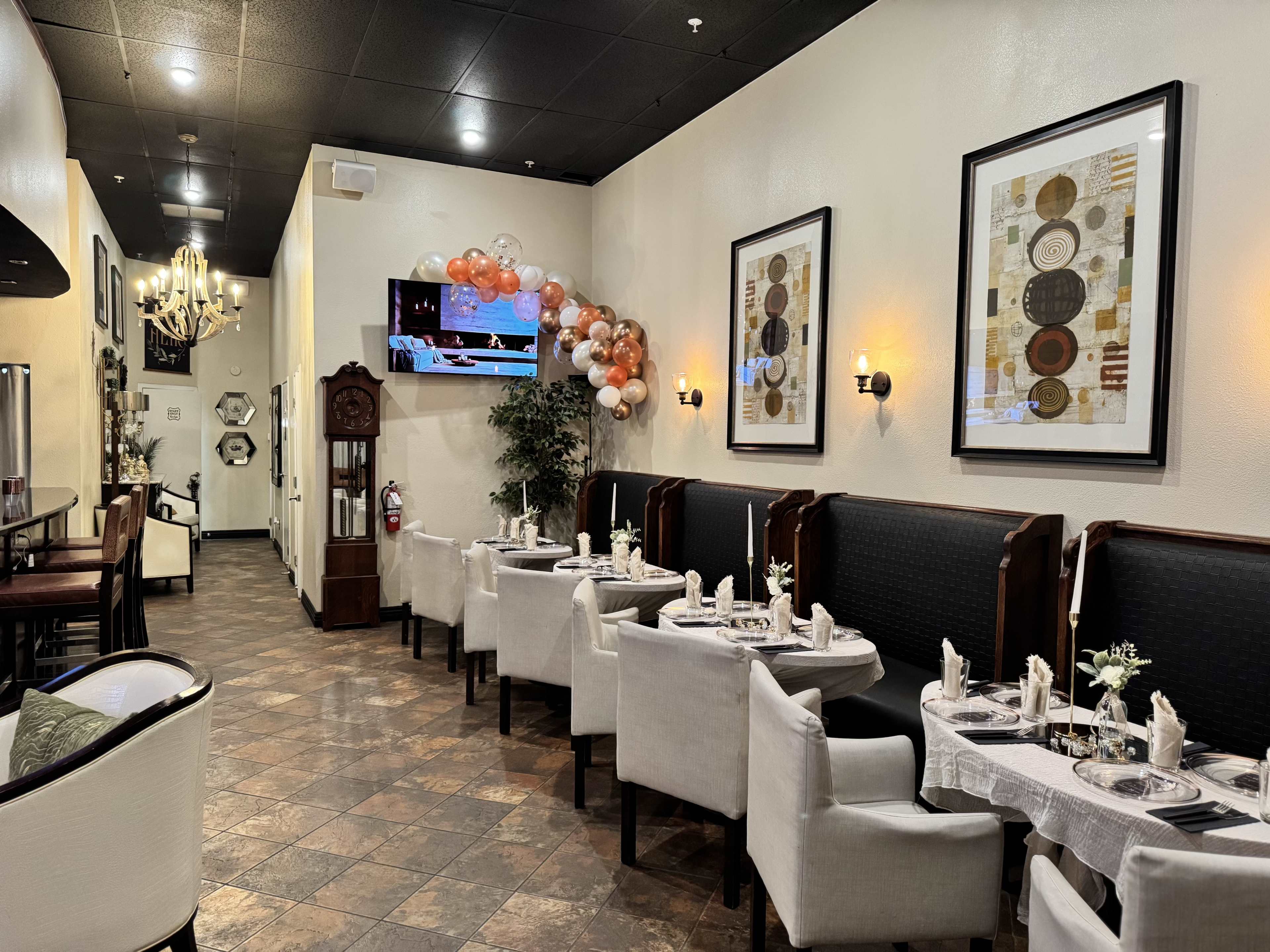 Sophisticated Lounge with Relaxing Ambience Image in Victorville, Victorville, CA