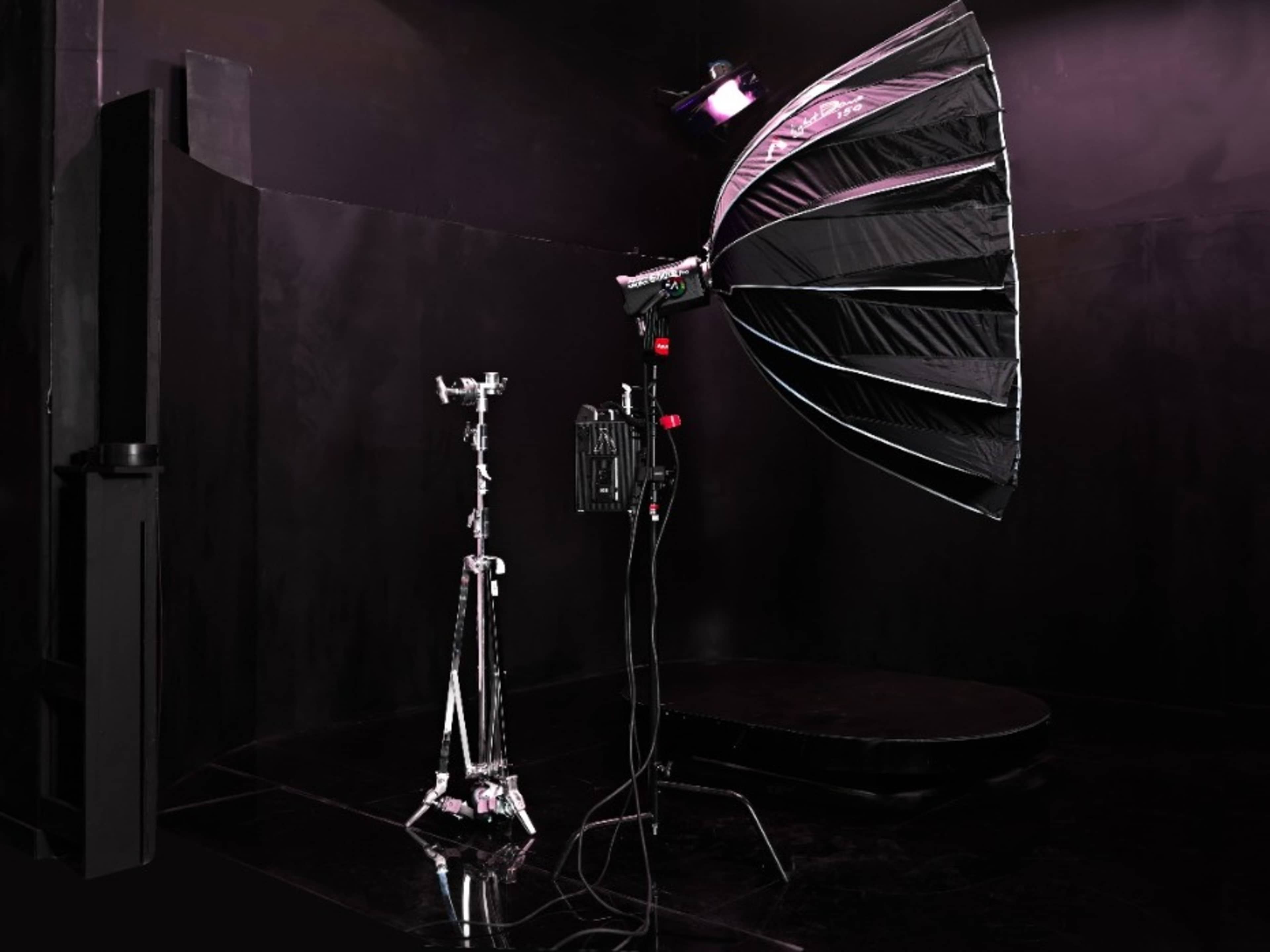 Aputure LS 600c Pro RGB LED Monolight + Dome 