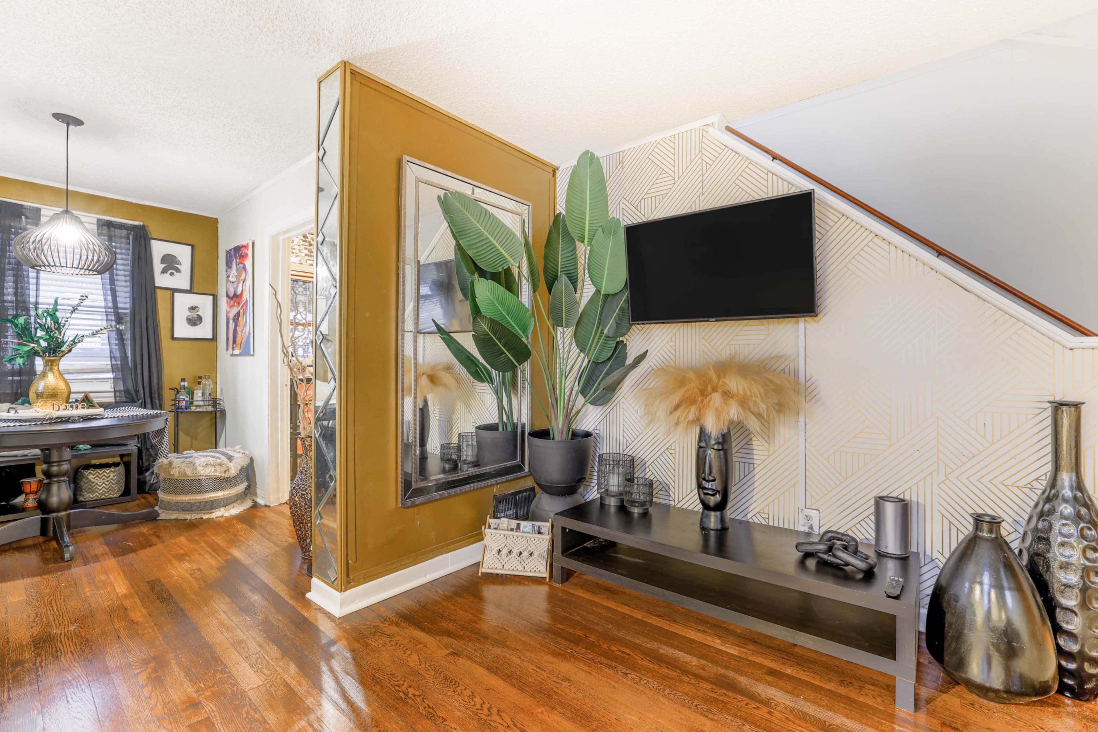 Bright & Cozy NE DC 2-BR Home — Perfect for Shoots & Gatherings Image in Northeast Washington, Washington, DC