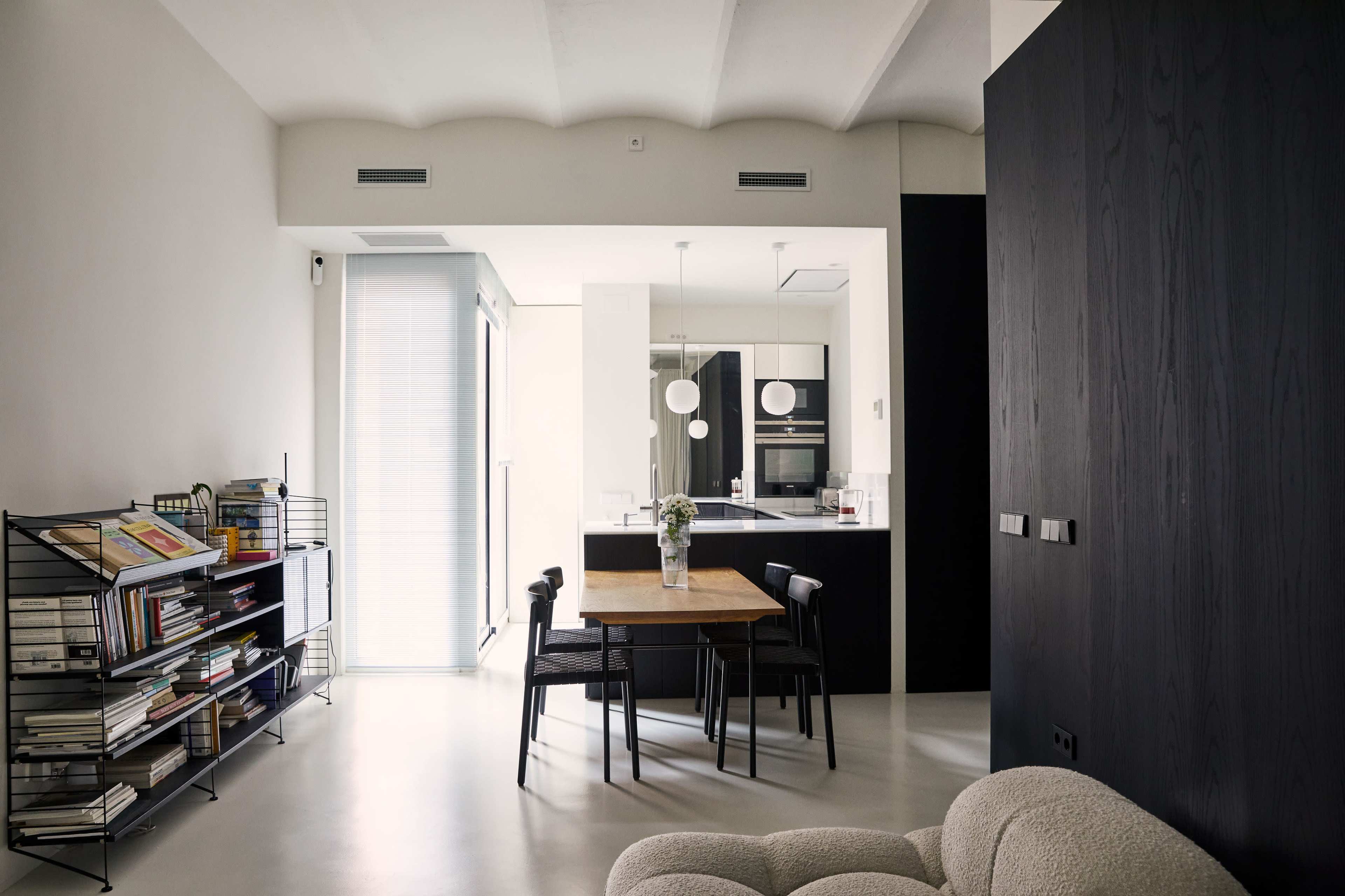 Loft minimalista tipo casa-estudio en Gracia Image in El Baix Guinardó, Barcelona, B