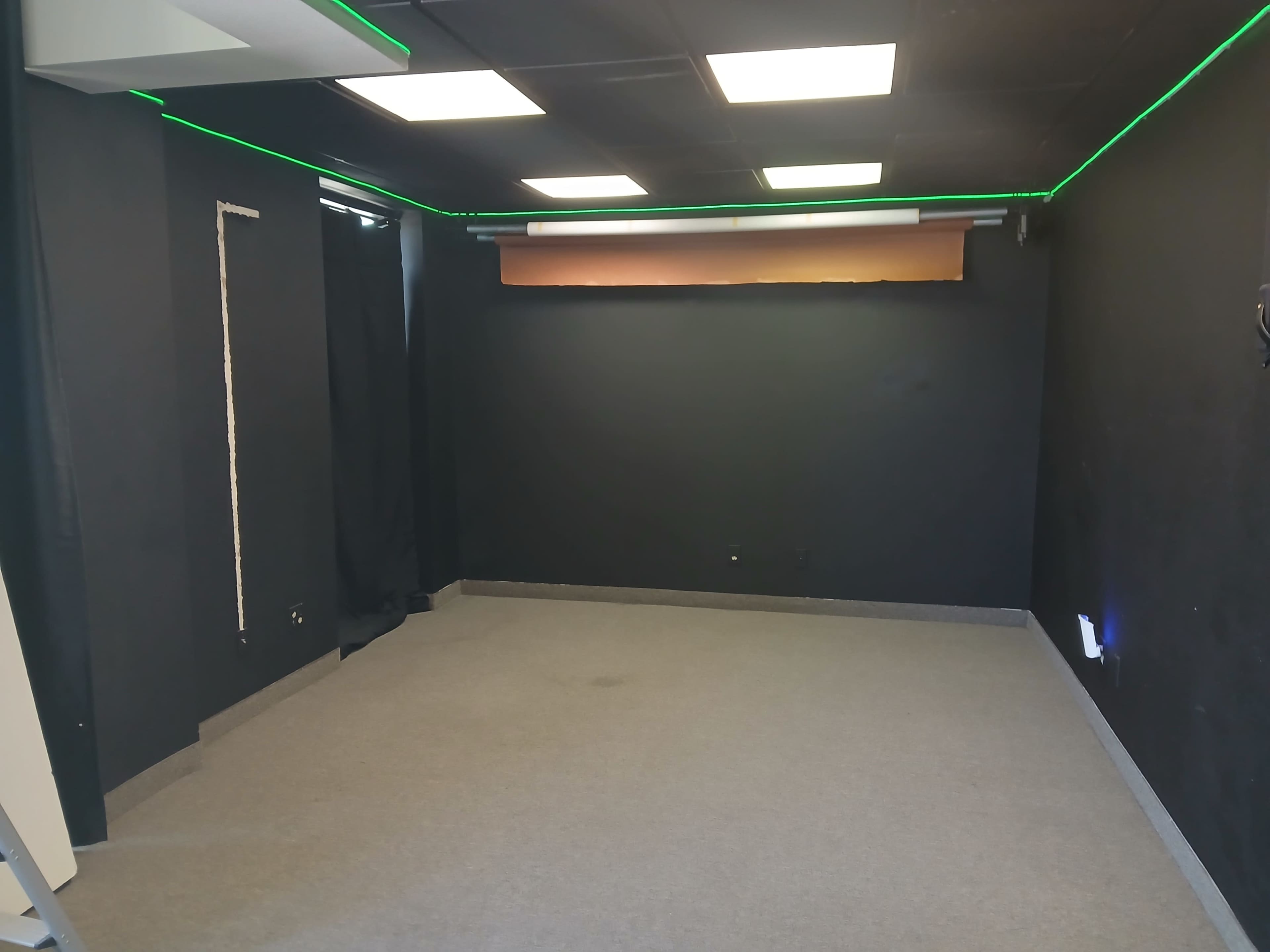 Photography Nook - Open Space With Motorized Paper Backdrops Image in Downtown Peoria, Peoria, AZ