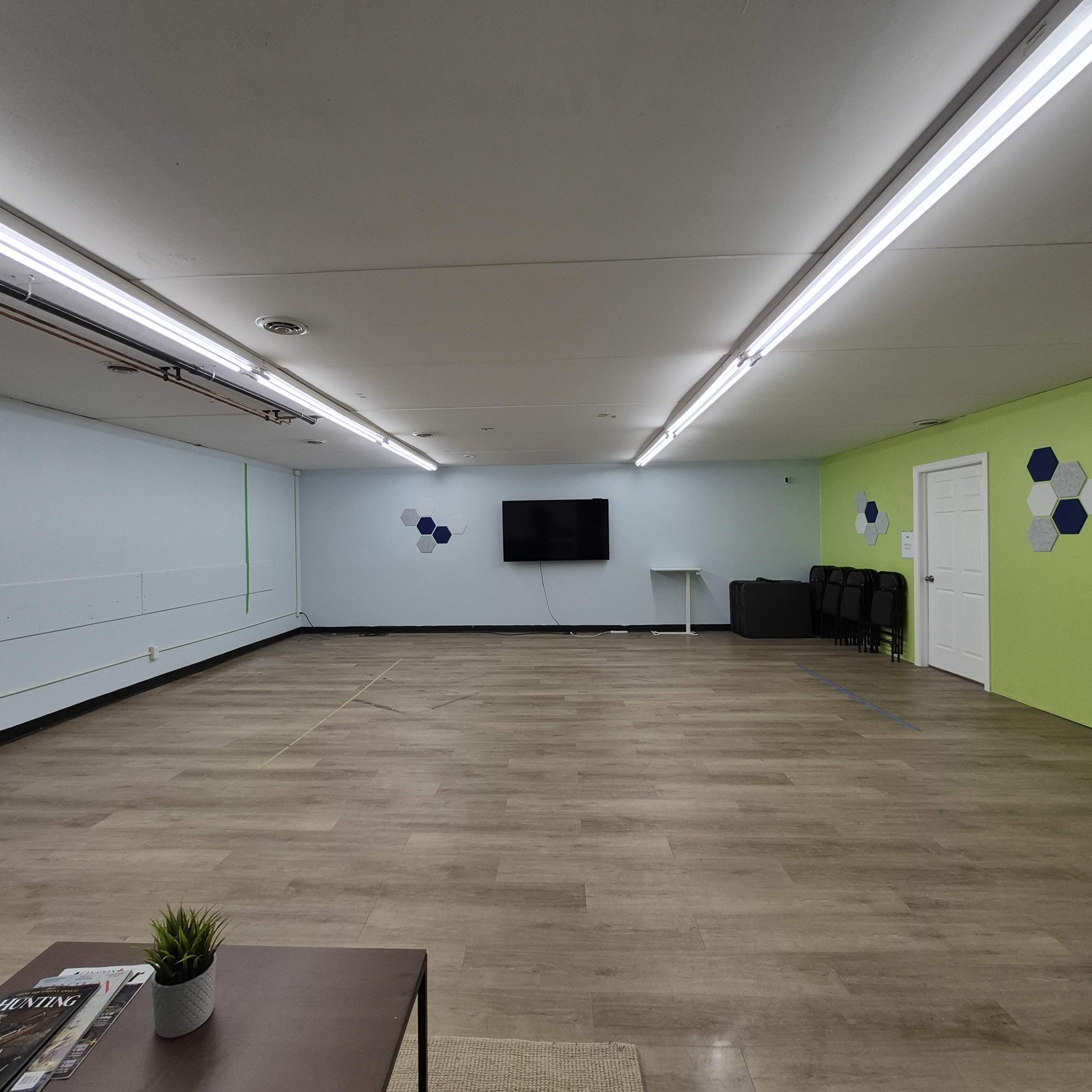 Suburban Classroom/Event Studio with WiFi Image in Dundas, Dundas, ON