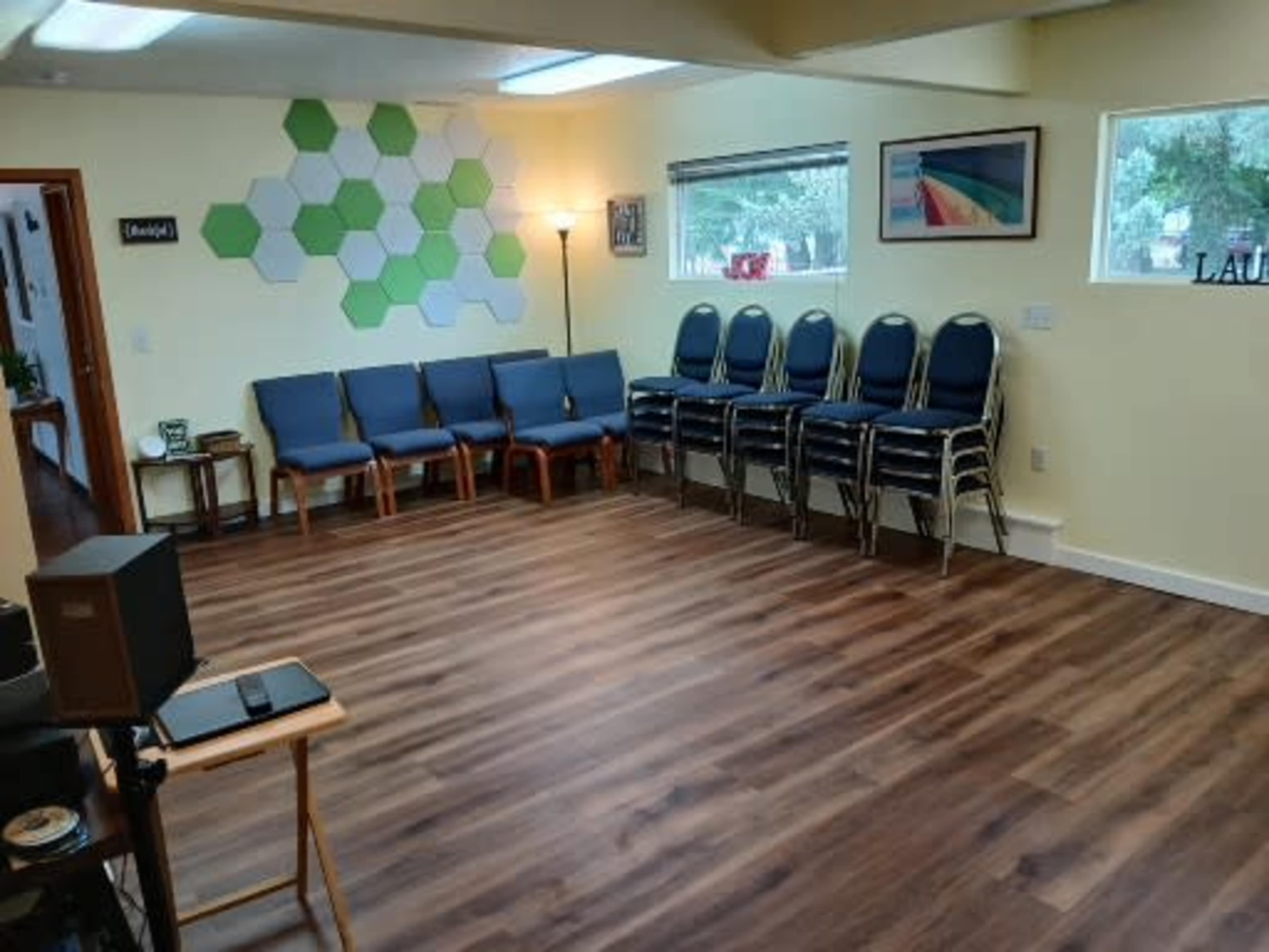 Suburban Space for Seminars, Workshops, Conferences, Dance and Yoga Classes Image in Wilkes East, Gresham, OR