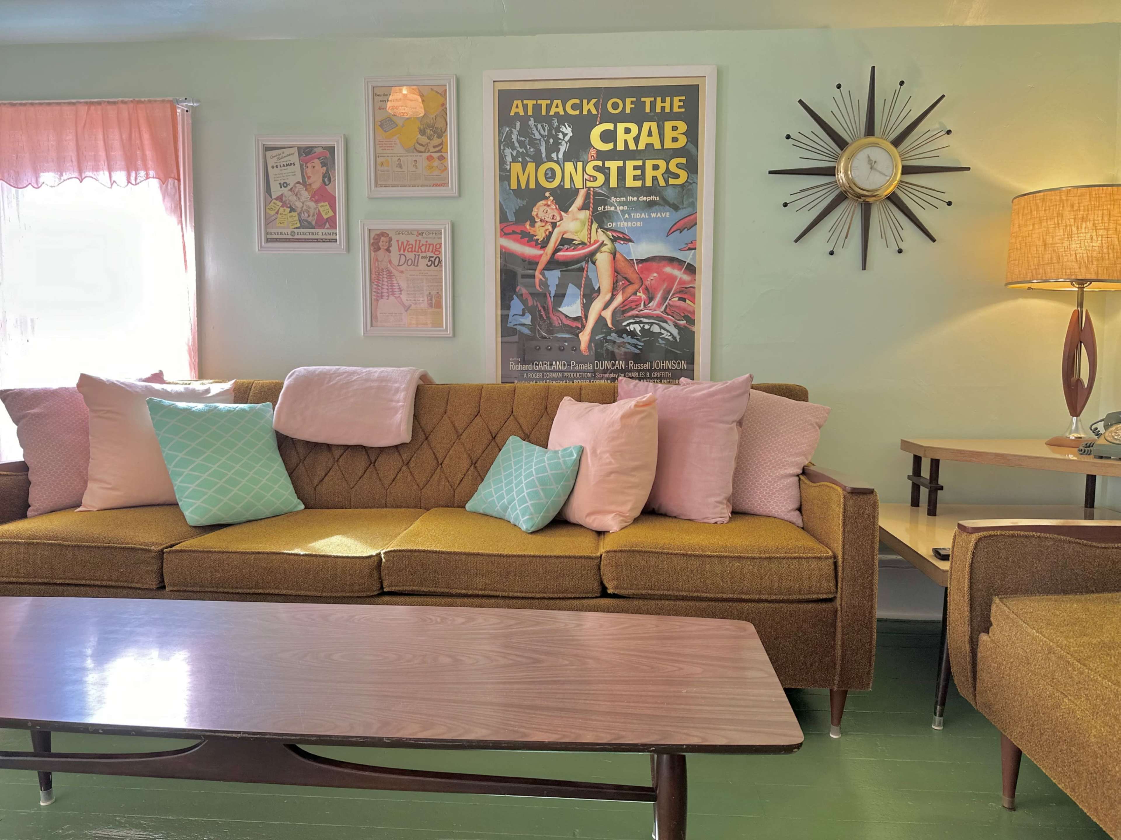 Bright Retro Apartment Image in , Niagara Falls, ON