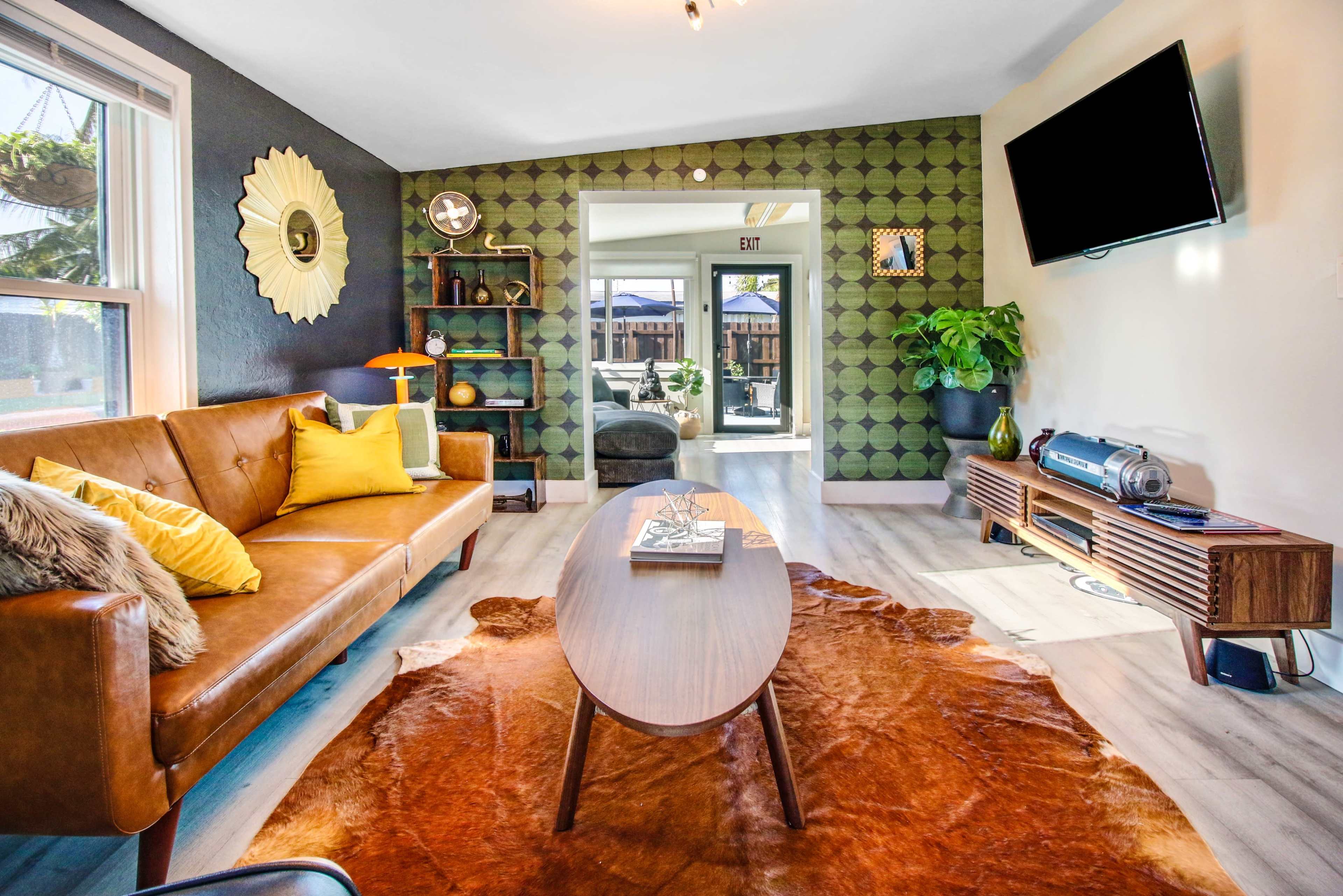 Tropical Retreat with Heated Pool – Family, Pet & Event Friendly Image in Pompano Beach, Pompano Beach, FL