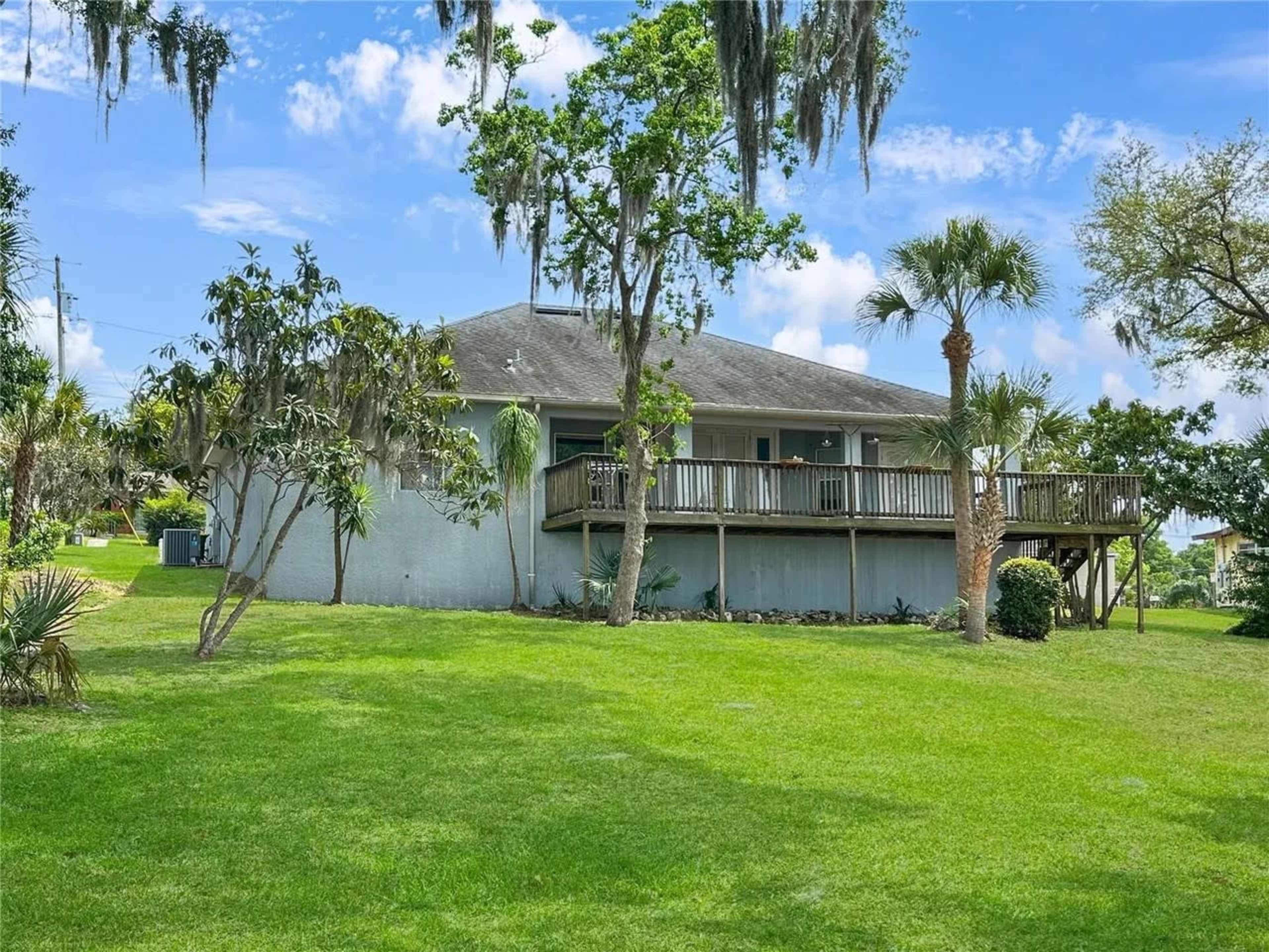 Lakeside Yard Waterfront Location for Photo Shoots, Sunset Views Picnics, and Quiet Celebrations Near Downtown Events Chain of Lakes, and Nature Trails Image in Clermont, Clermont, FL