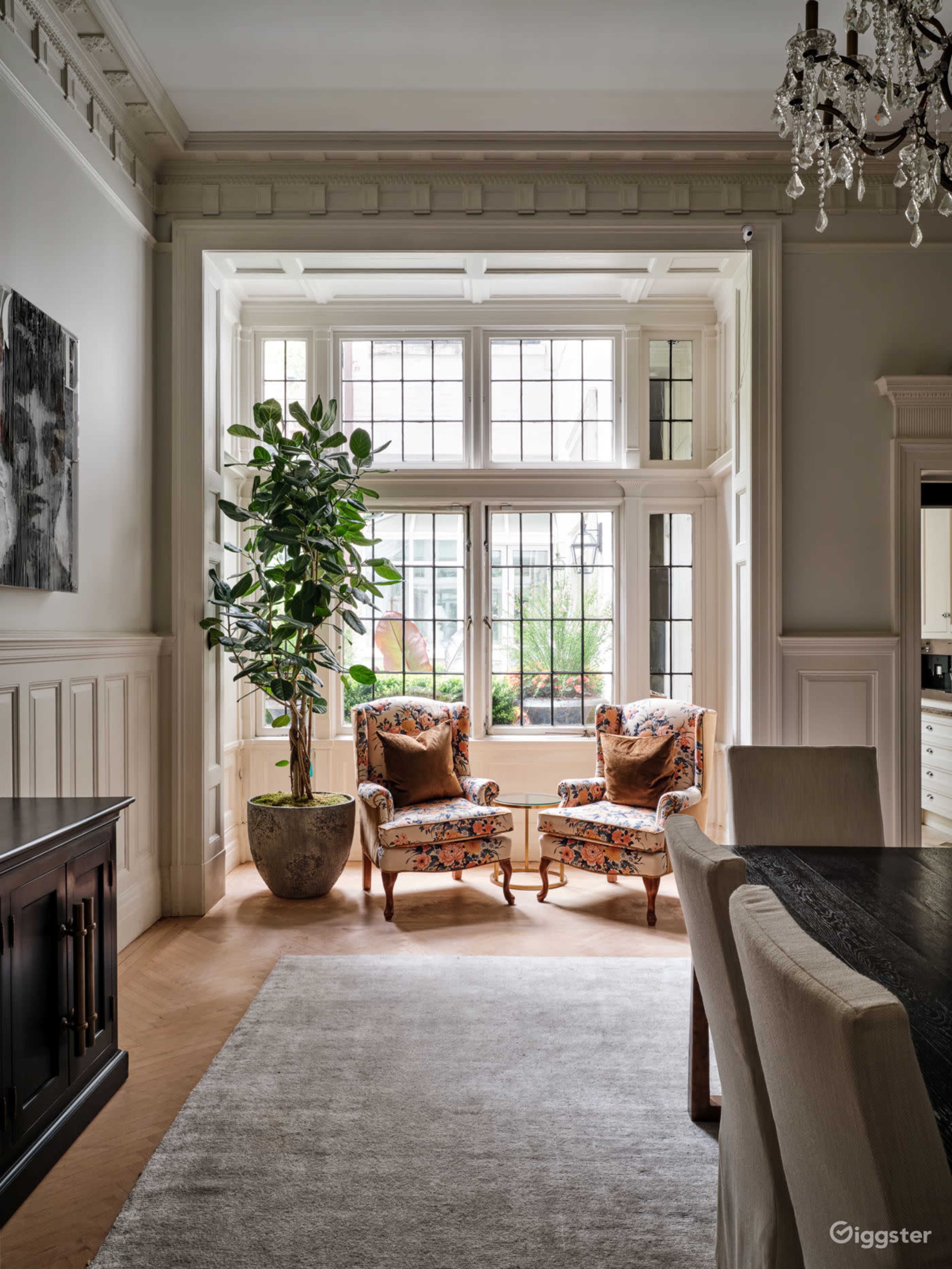 Charming Downtown Home with Modern Kitchen and Elegant Dining Room - Main Floor Image in Lenox Hill, Manhattan, NY