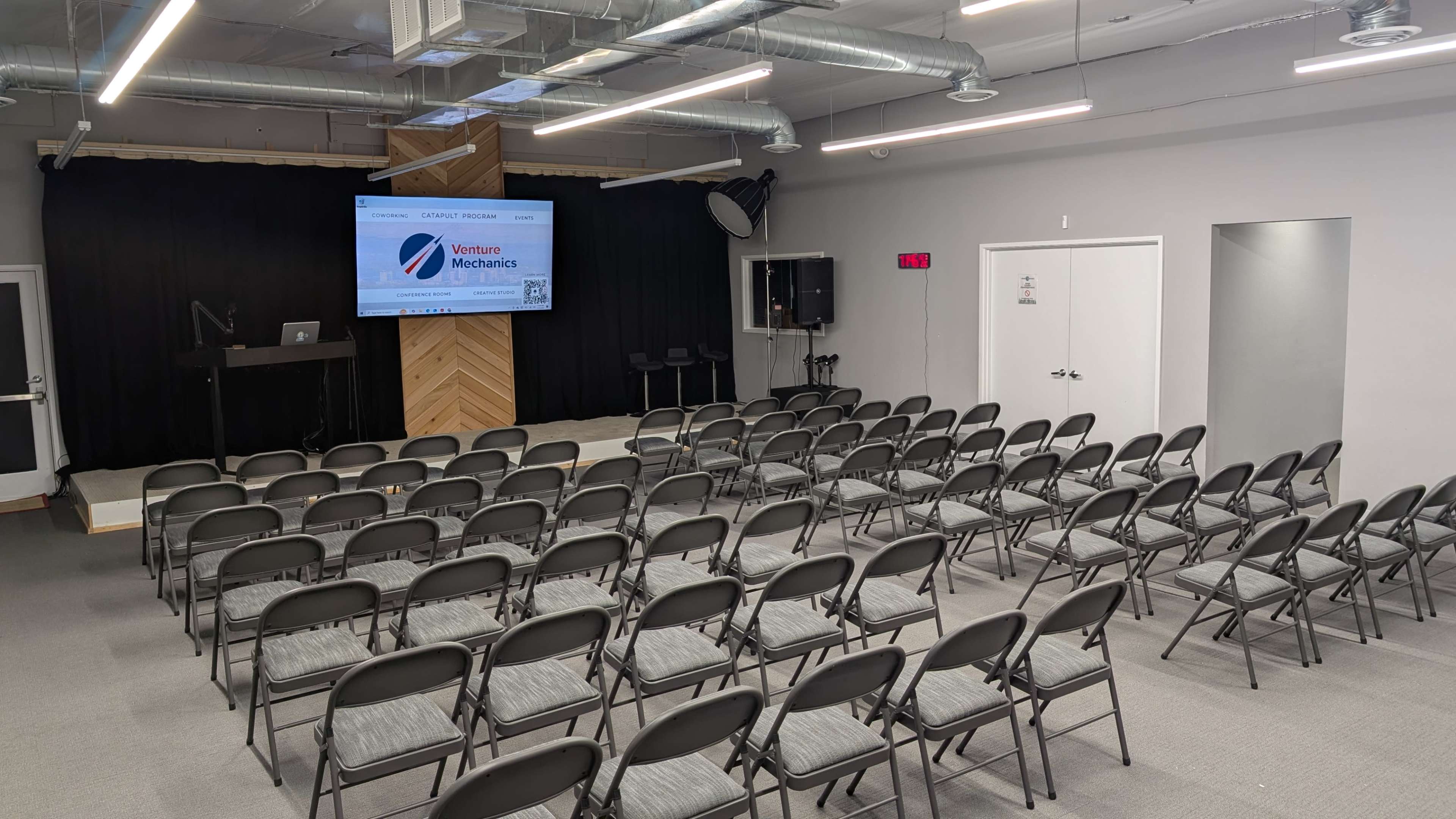 Versatile Event Space in Bellevue with Easy Access - Leonardo Room Image in Crossroads, Bellevue, WA