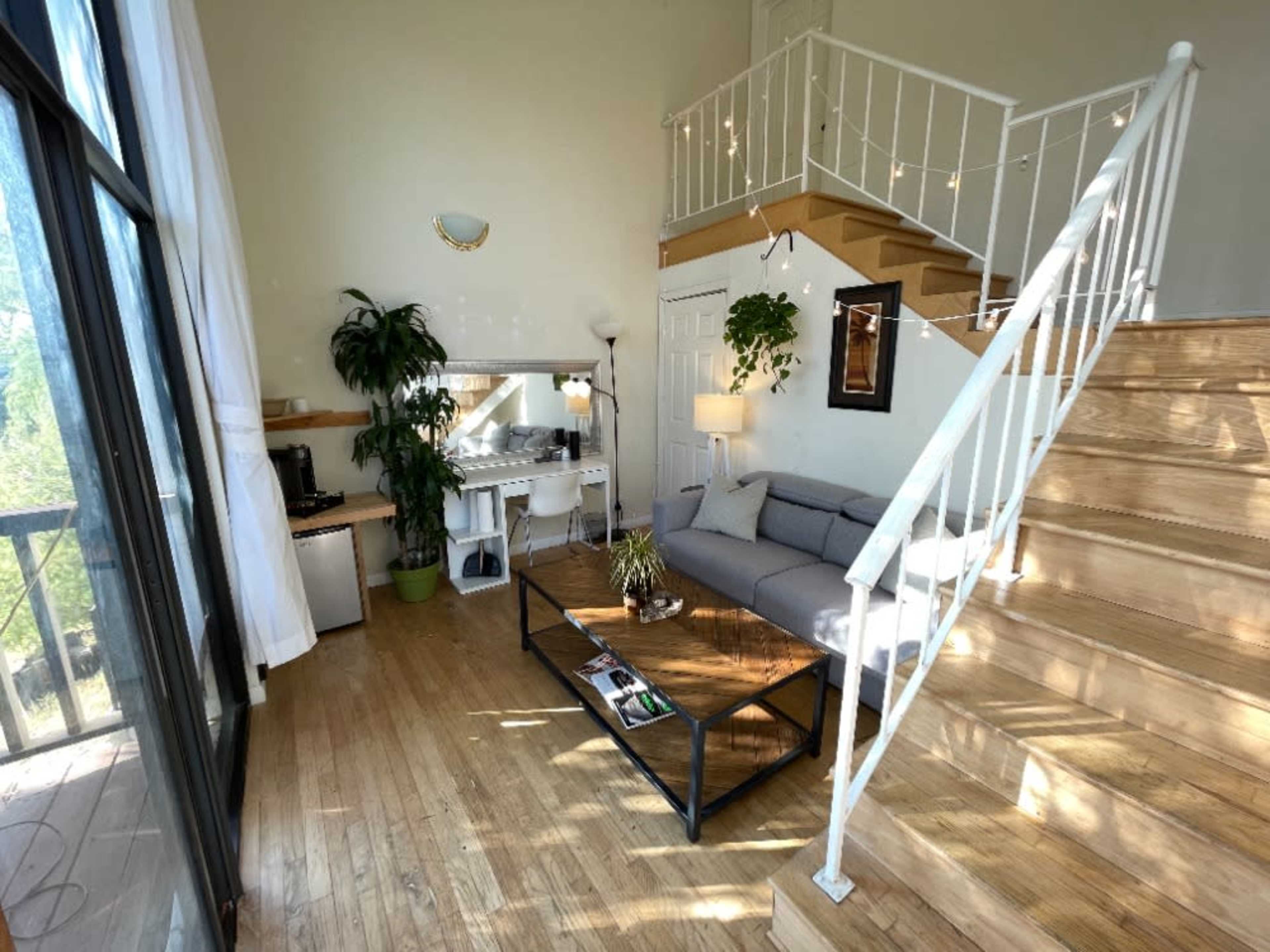 Green Room (extra indoor space)