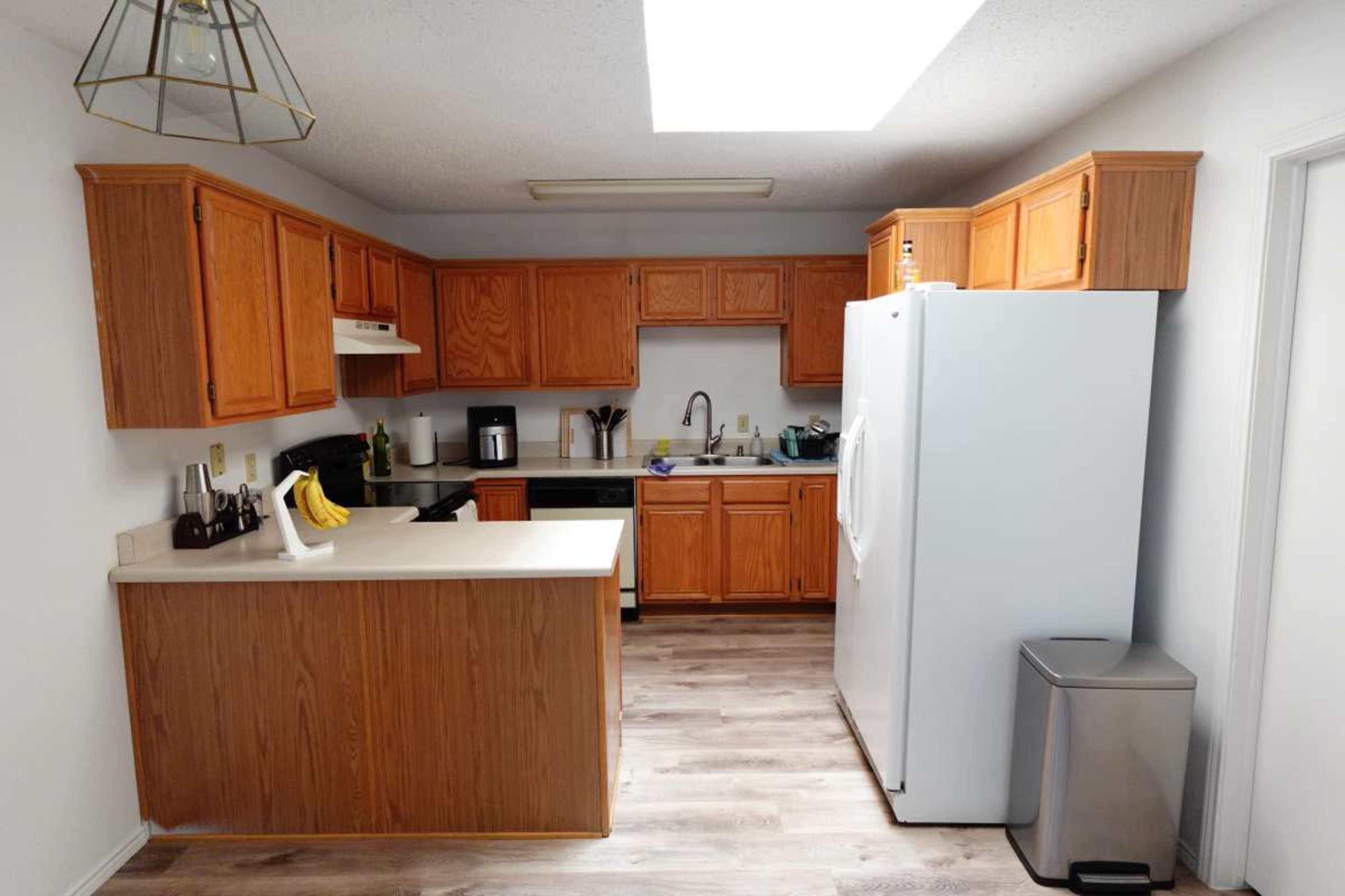 Standard house that could be used for creative purposes Image in Southeast Arlington, Arlington, TX