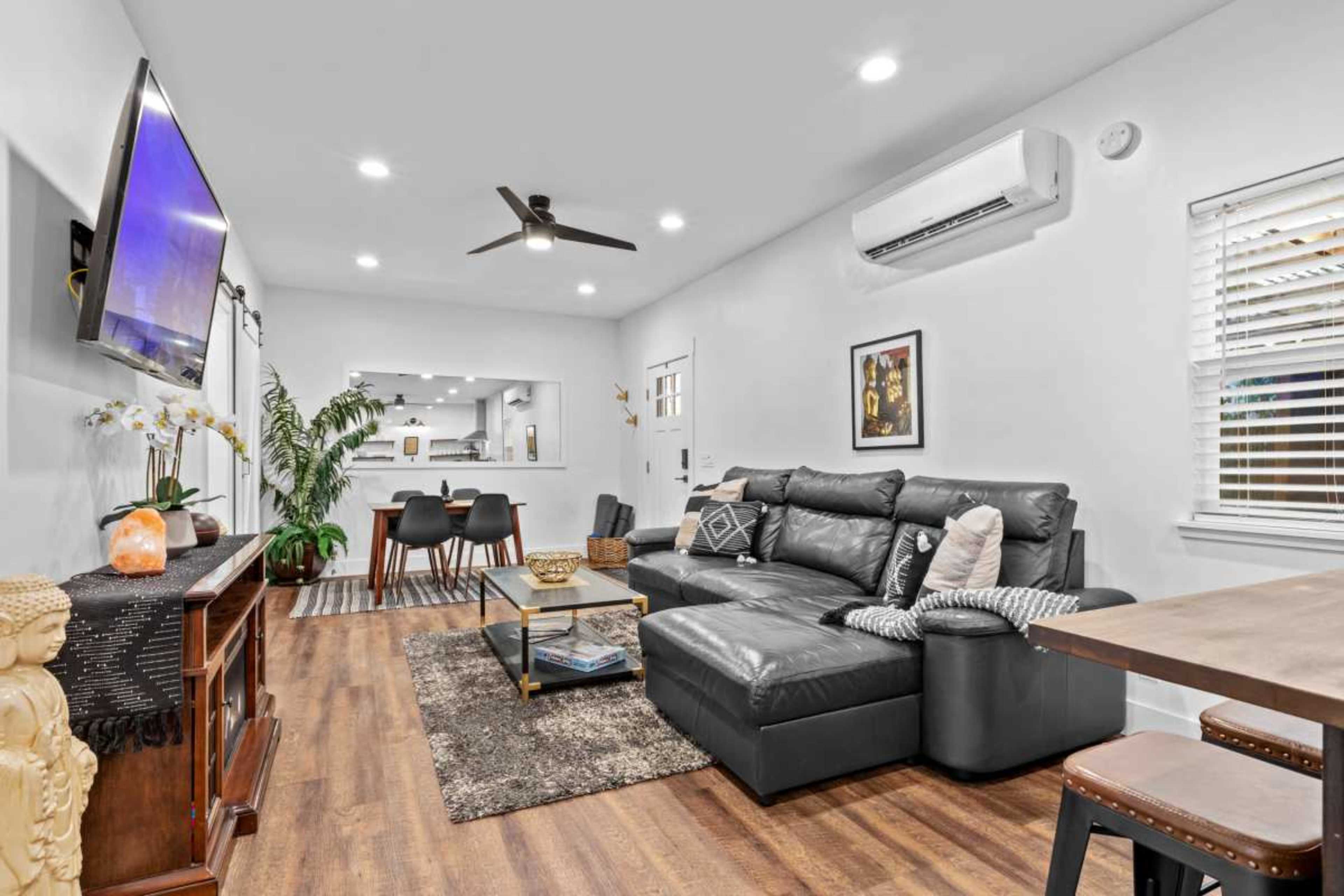 Spacious 2 Bedroom Midcentury Modern Farmhouse + Outdoor Patio Lounge Image in Park, Folsom, CA