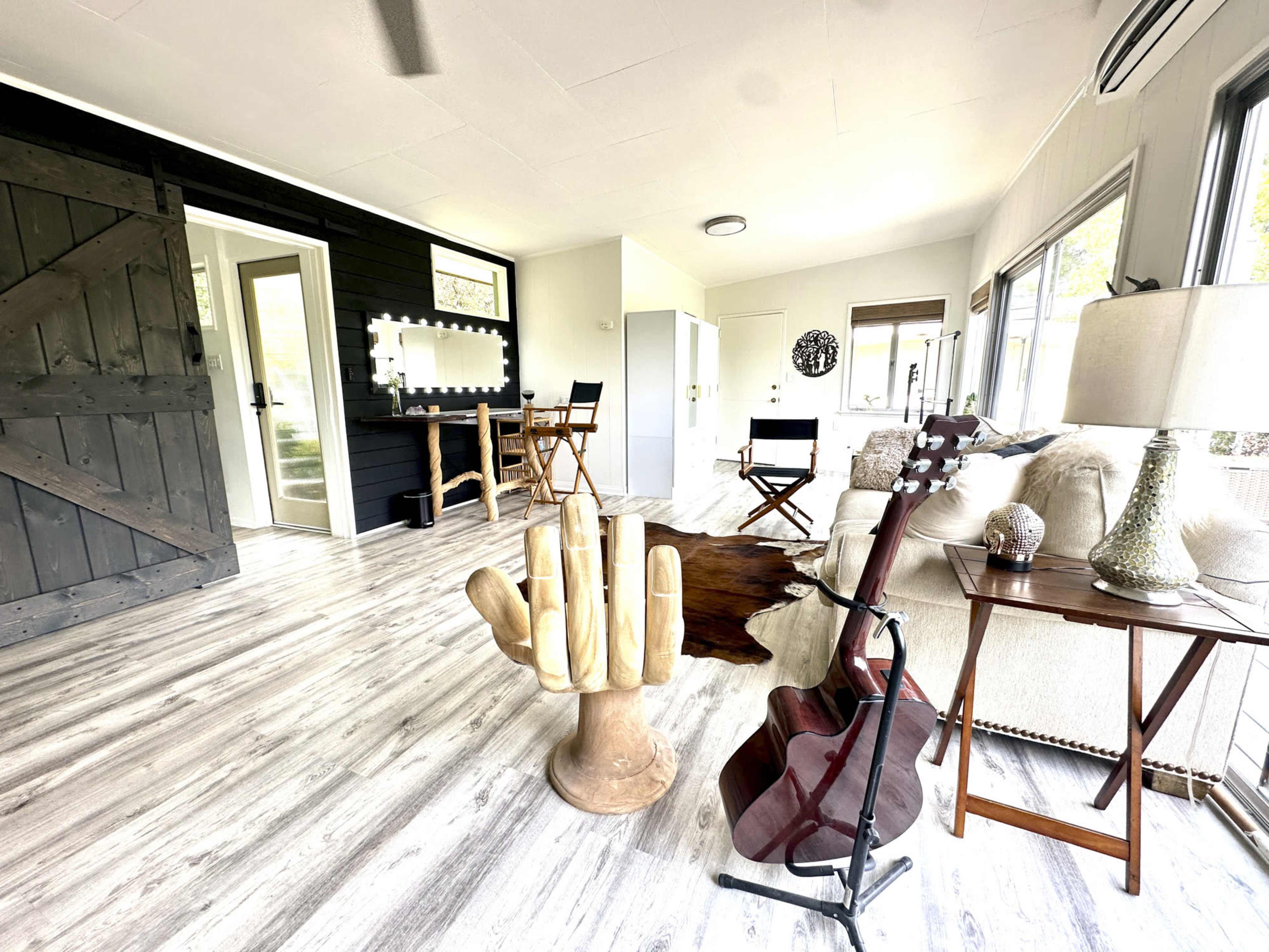 *NEW* Santa Monica Mountain Retreat and Glam Homebase. Image in Malibou Lake, Agoura Hills, CA