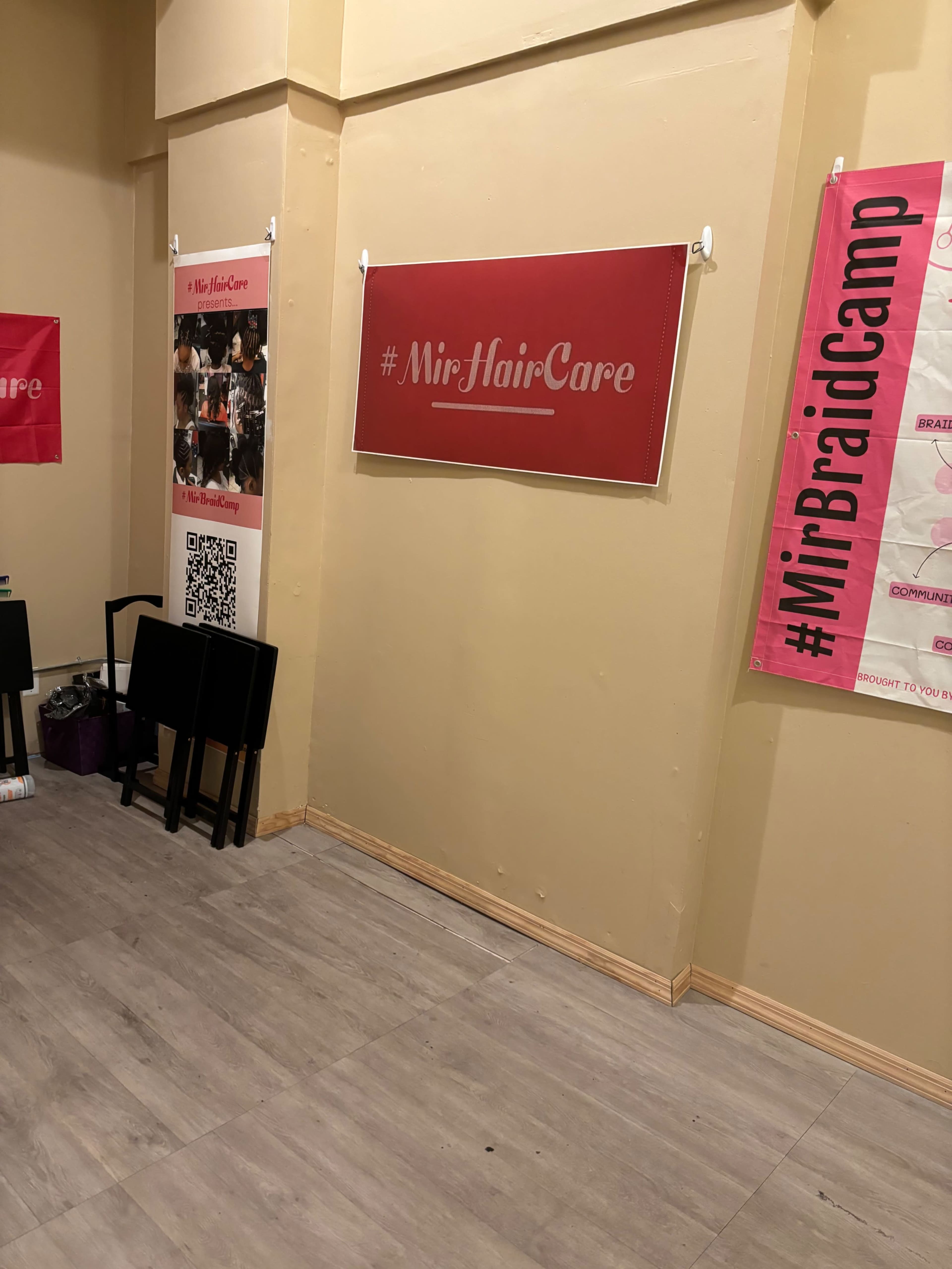 Classy, chic, modern salon in a suburban area . Image in Hempstead, Elmont, NY