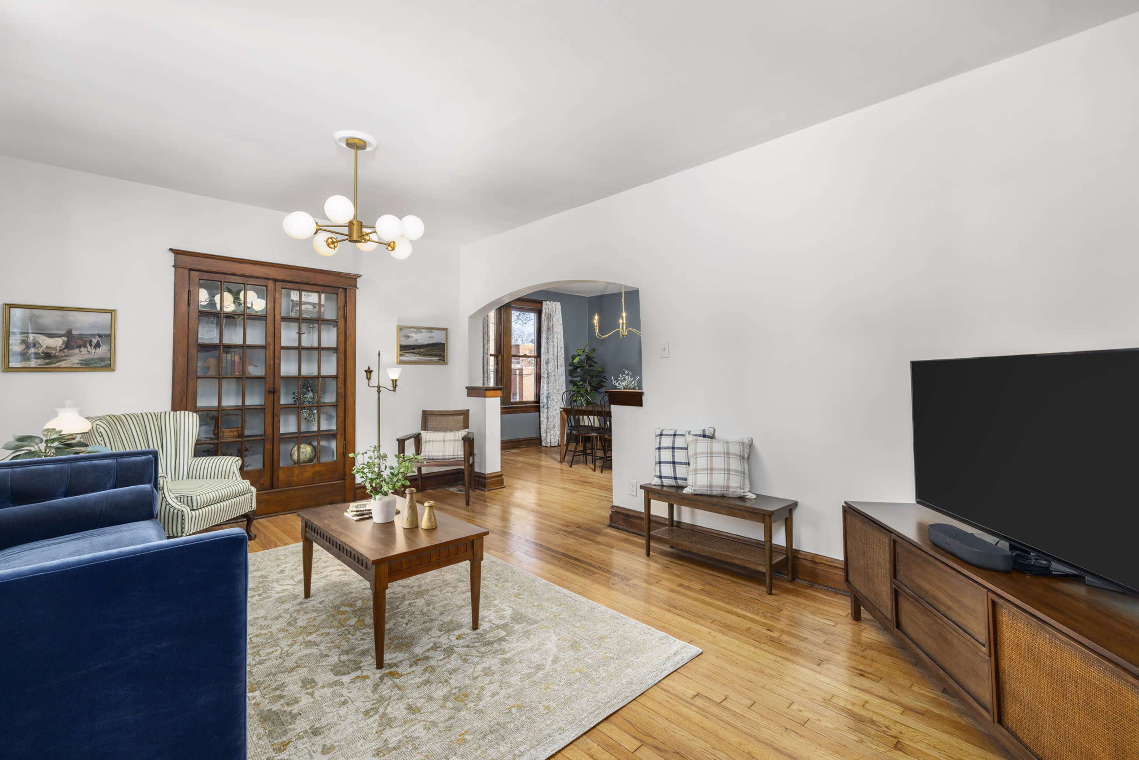 Light-Filled Vintage Apartment Image in McKinley Heights, St. Louis, MO