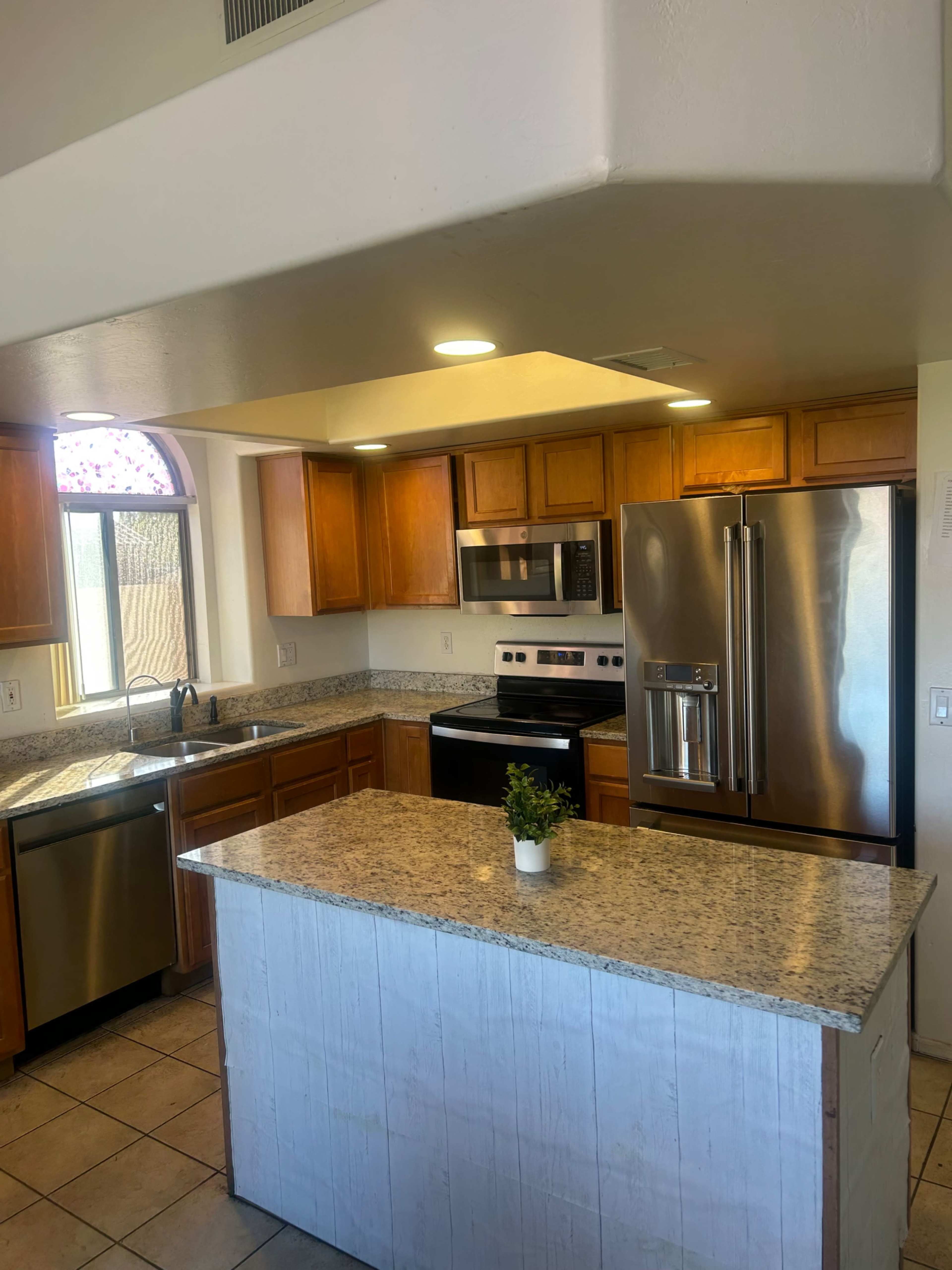 All-In-One Chef’s Kitchen Studio | Luxury Lounge & Backyard Included Image in Cobblefield HOA, Glendale, AZ