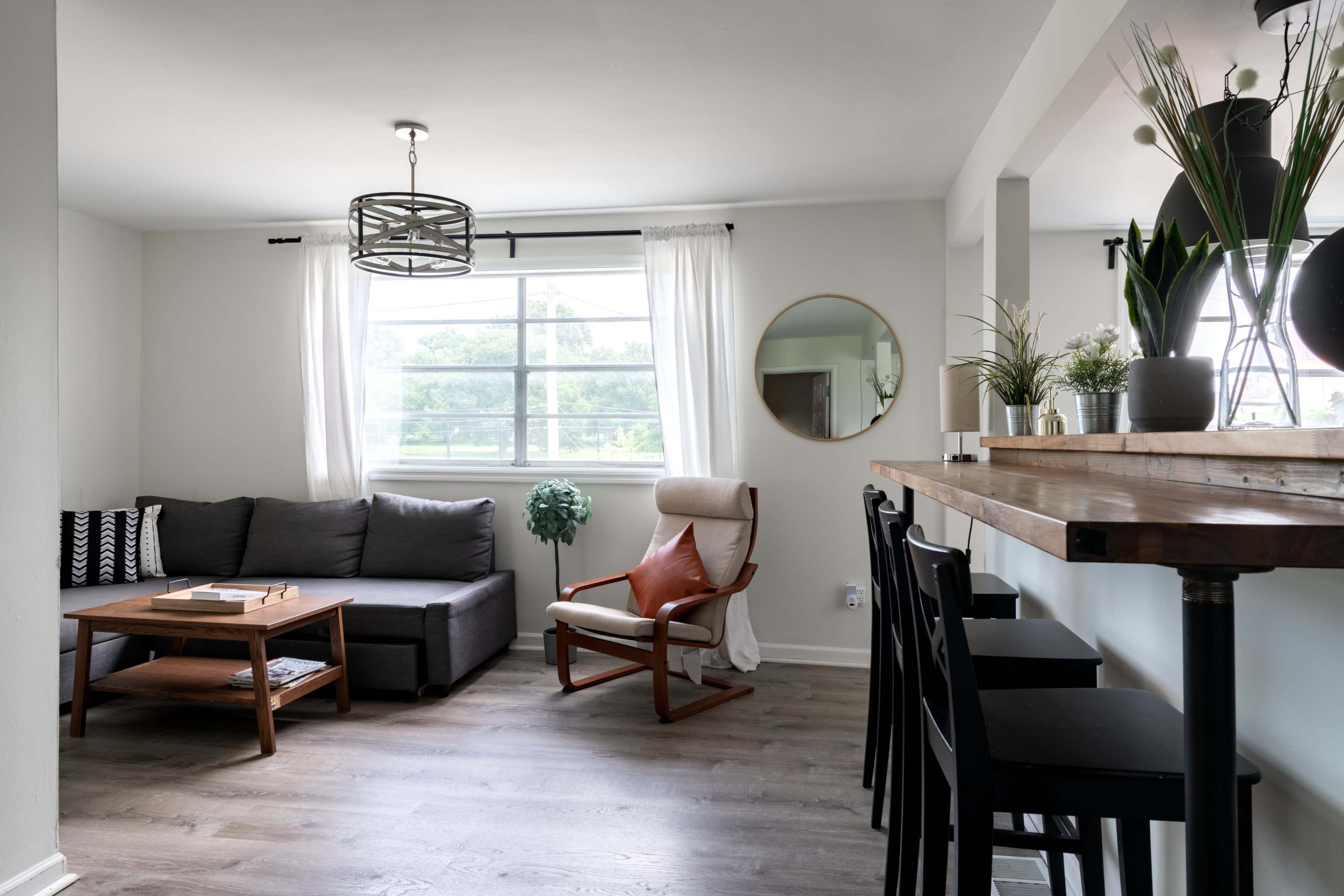 Casa Tres🌿🐯 Short North • Convention • Private Parking • Pets Image in Victorian Village, Columbus, OH