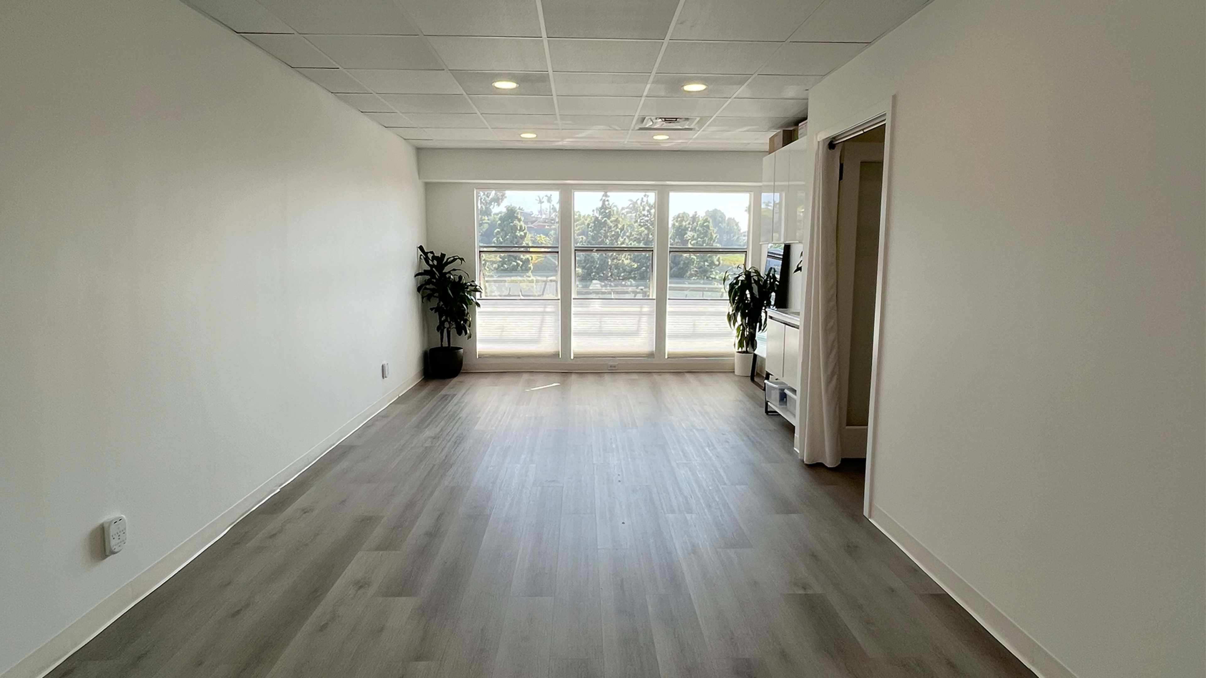 Hillside Daylight Studio with Bay and Ocean View Image in Clairemont, San Diego, CA