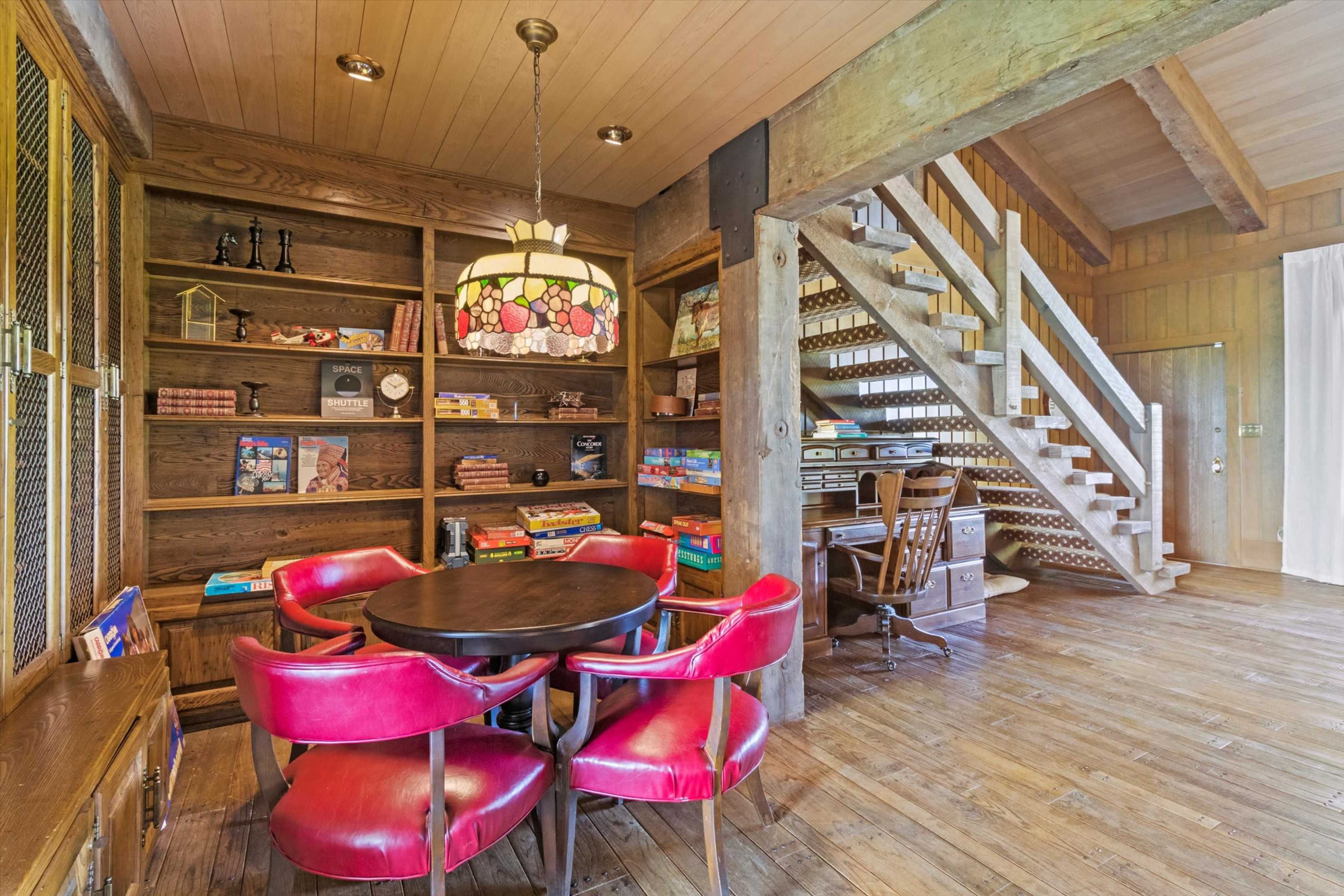 Beautiful home in a 75 acre property. Perfect for intimate gatherings and memorable stays! Image in Big Creek Township, Pleasant Hill, MO