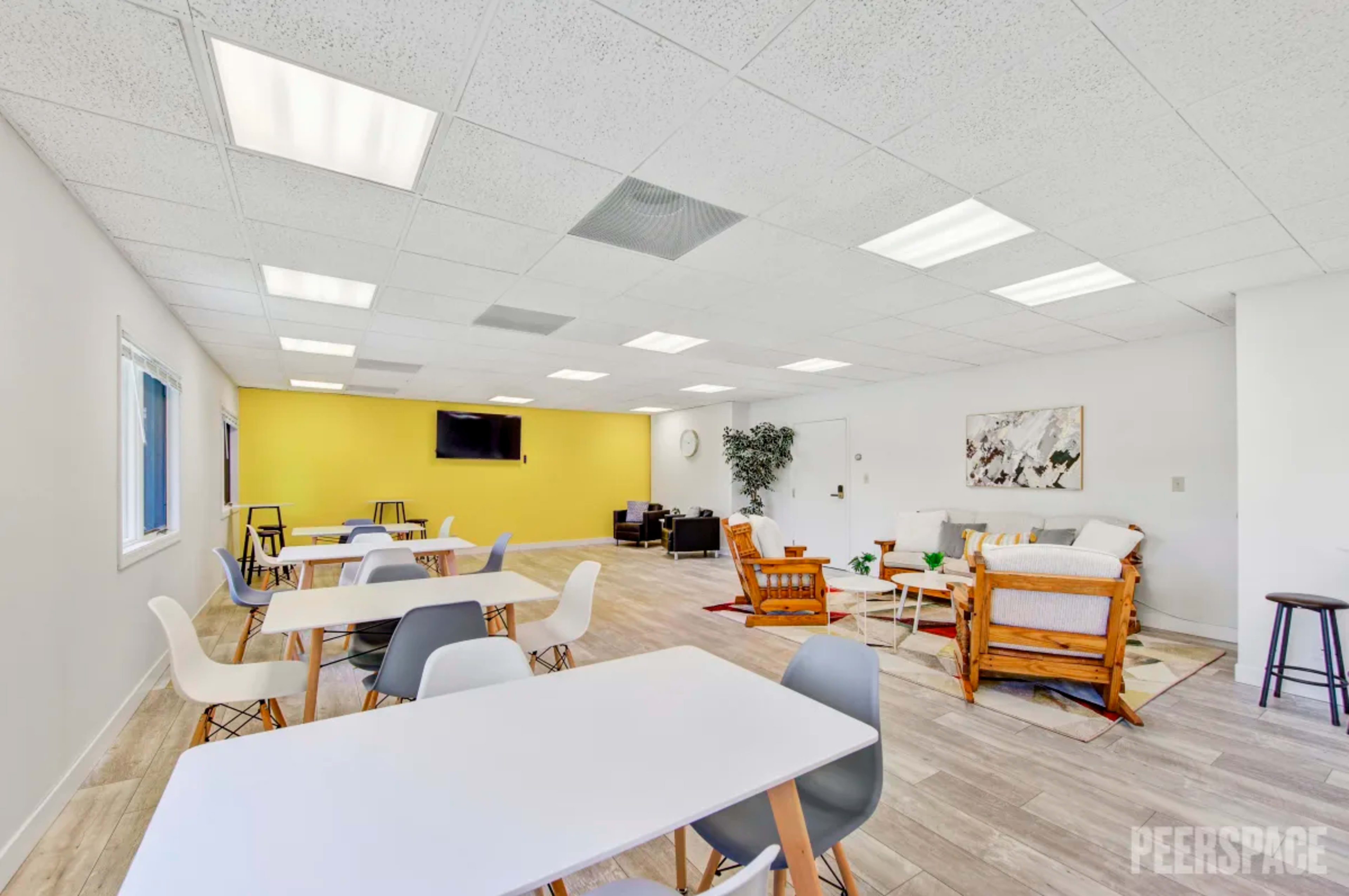Cheerful & Spacious Individual, and Group rental with FREE Parking, Coffee, Tea etc Image in Brooklyn Park, BROOKLYN PARK, MN