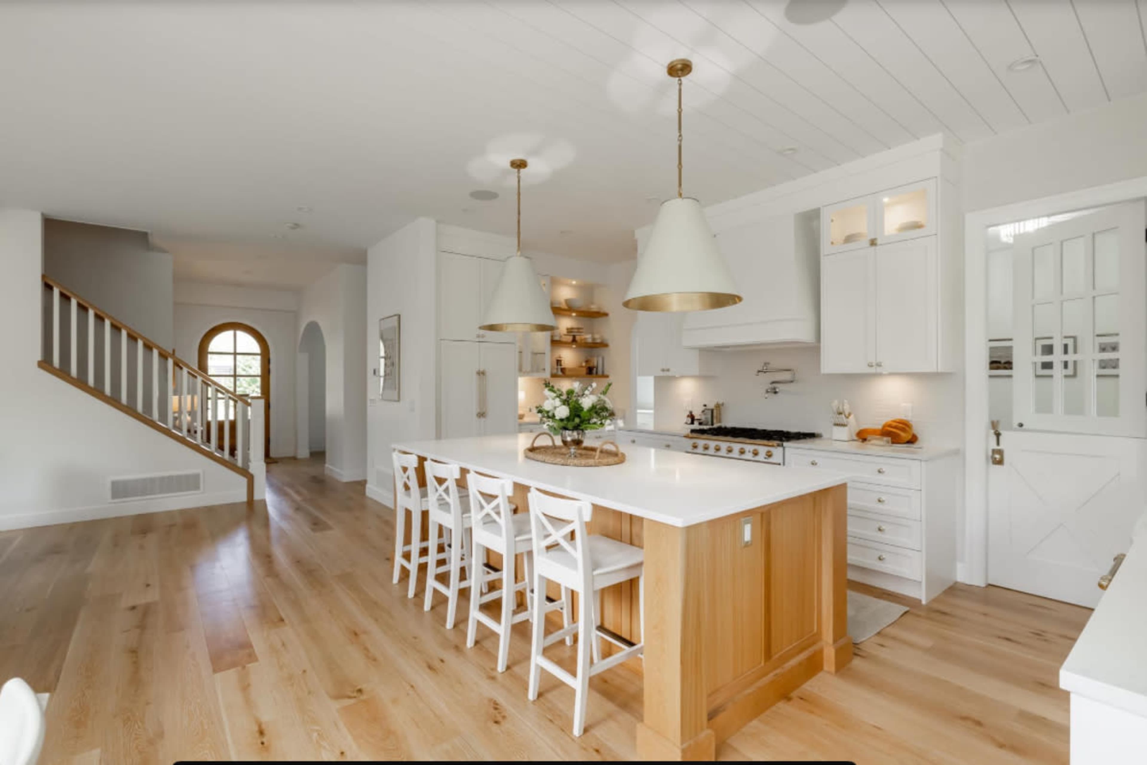 Campbell Valley Modern Farmhouse Image in Surrey, Surrey, BC