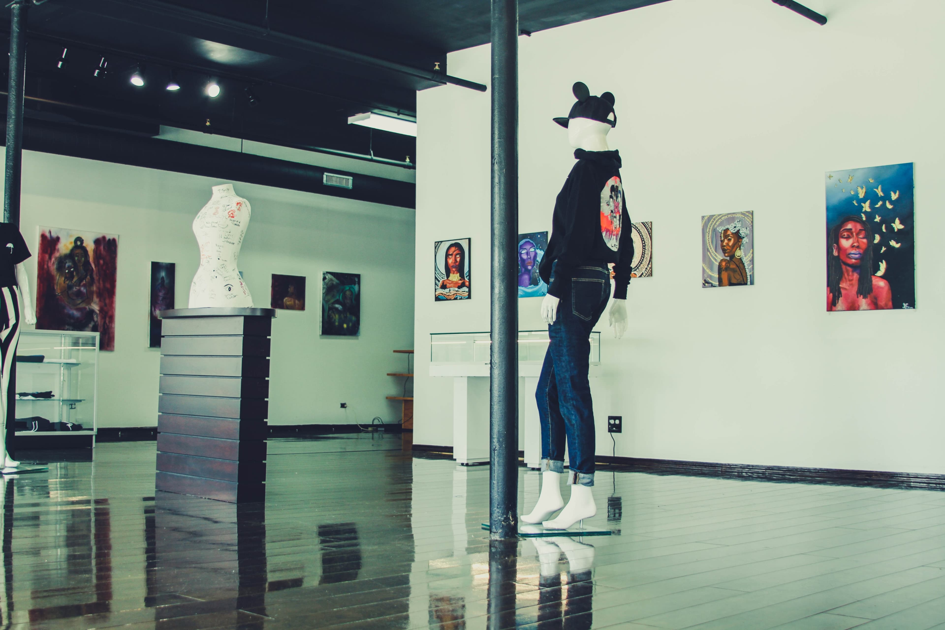 Open Concept Location and Creative Studio Image in Bronzeville, chicago, IL