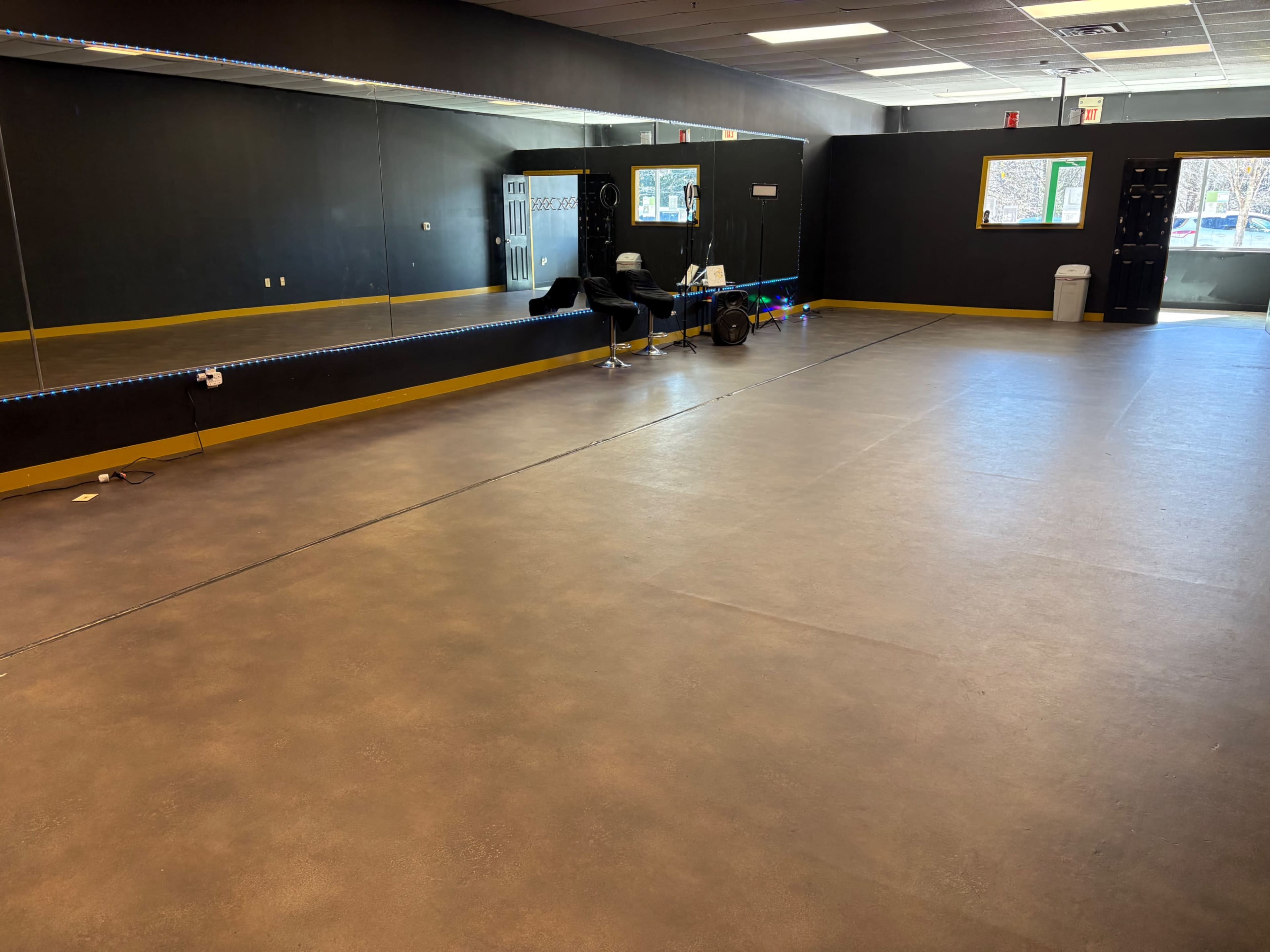 Spacious Dance Studio in Vibrant Shopping Plaza Image in , Jonesboro, GA