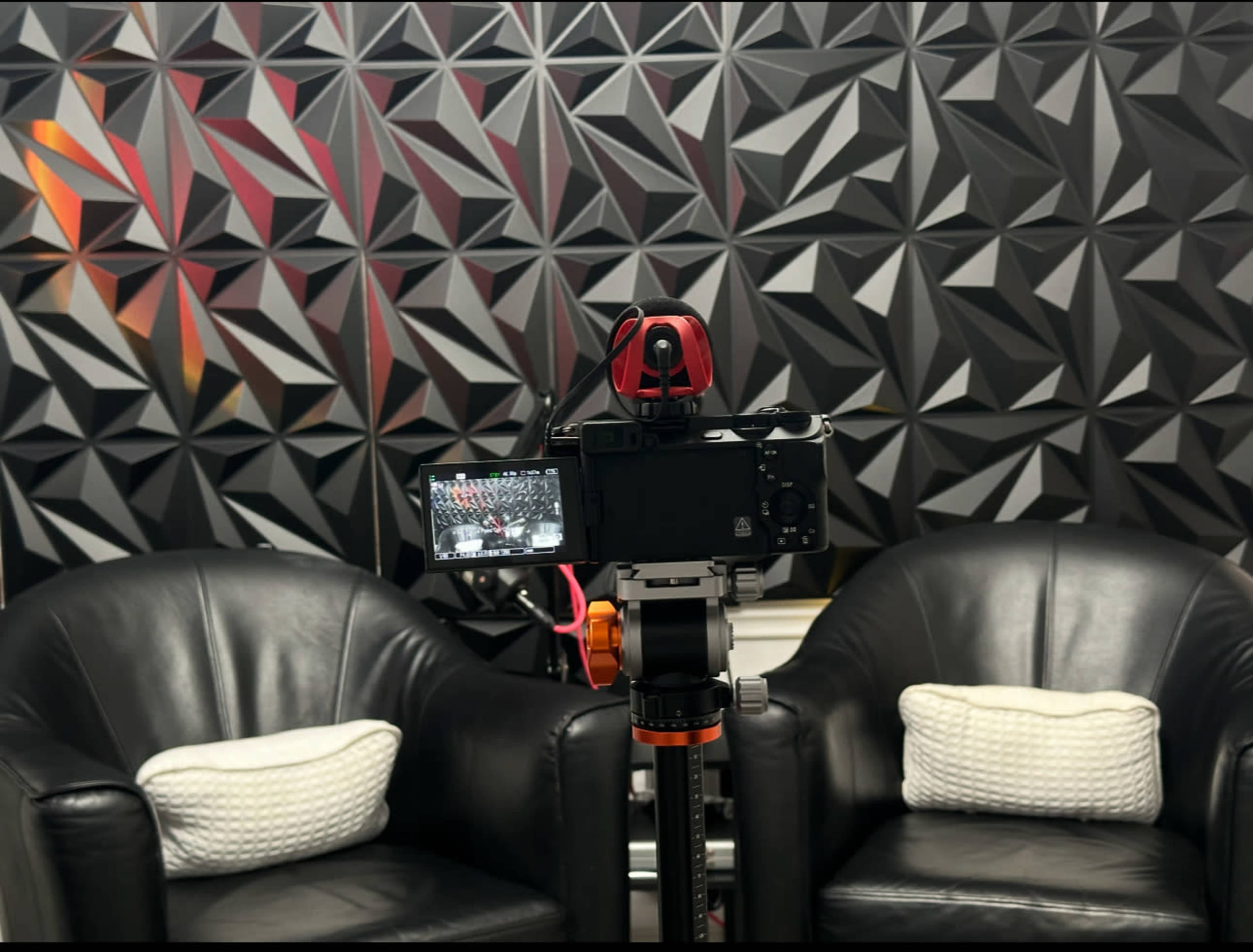 Midtown Toronto Podcast Video and Audio Studio Image in Sherwood Park, Toronto, ON