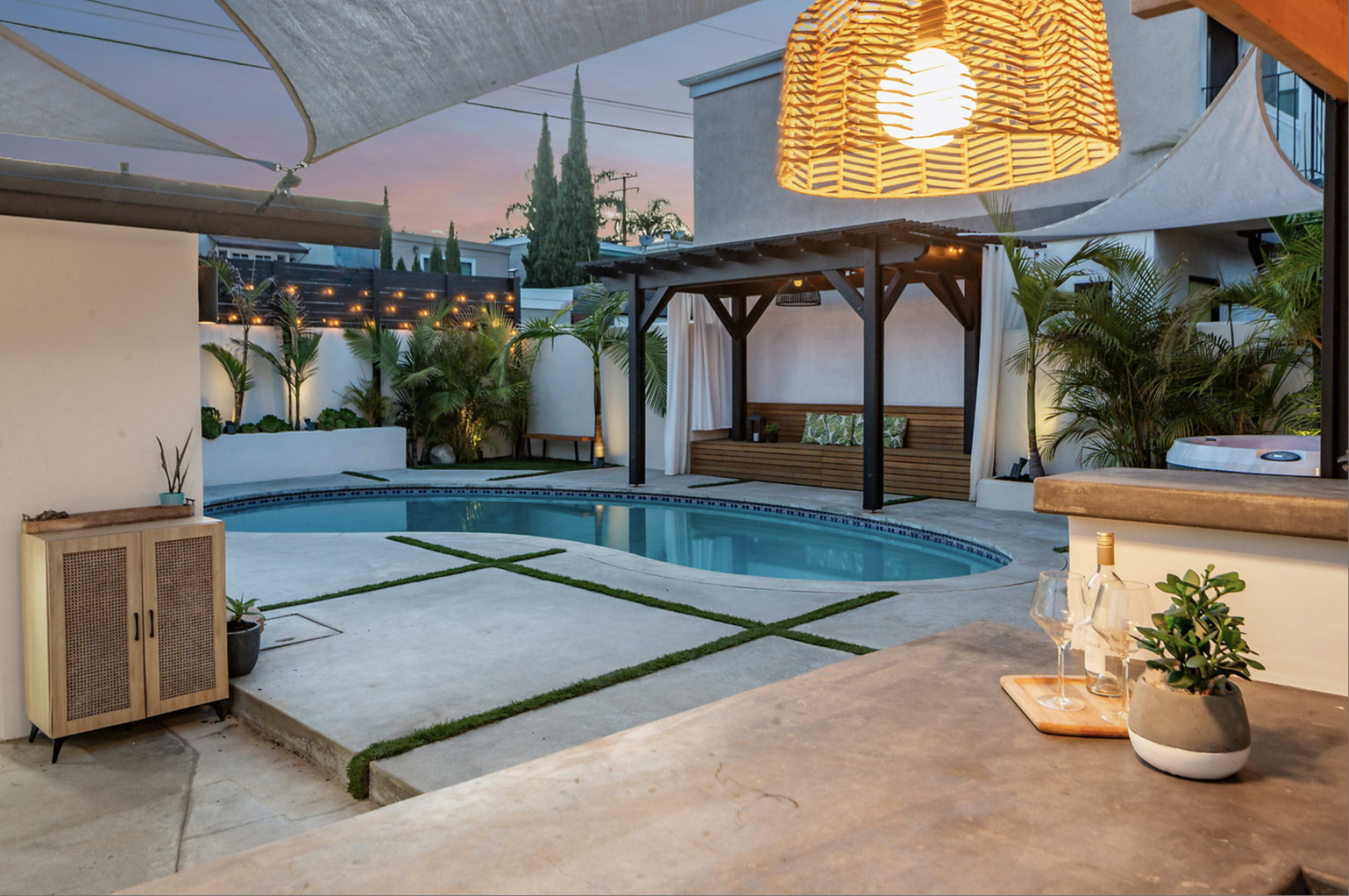 Mid-Century Modern Beach Villa House Image in Alamitos Heights, long beach, CA