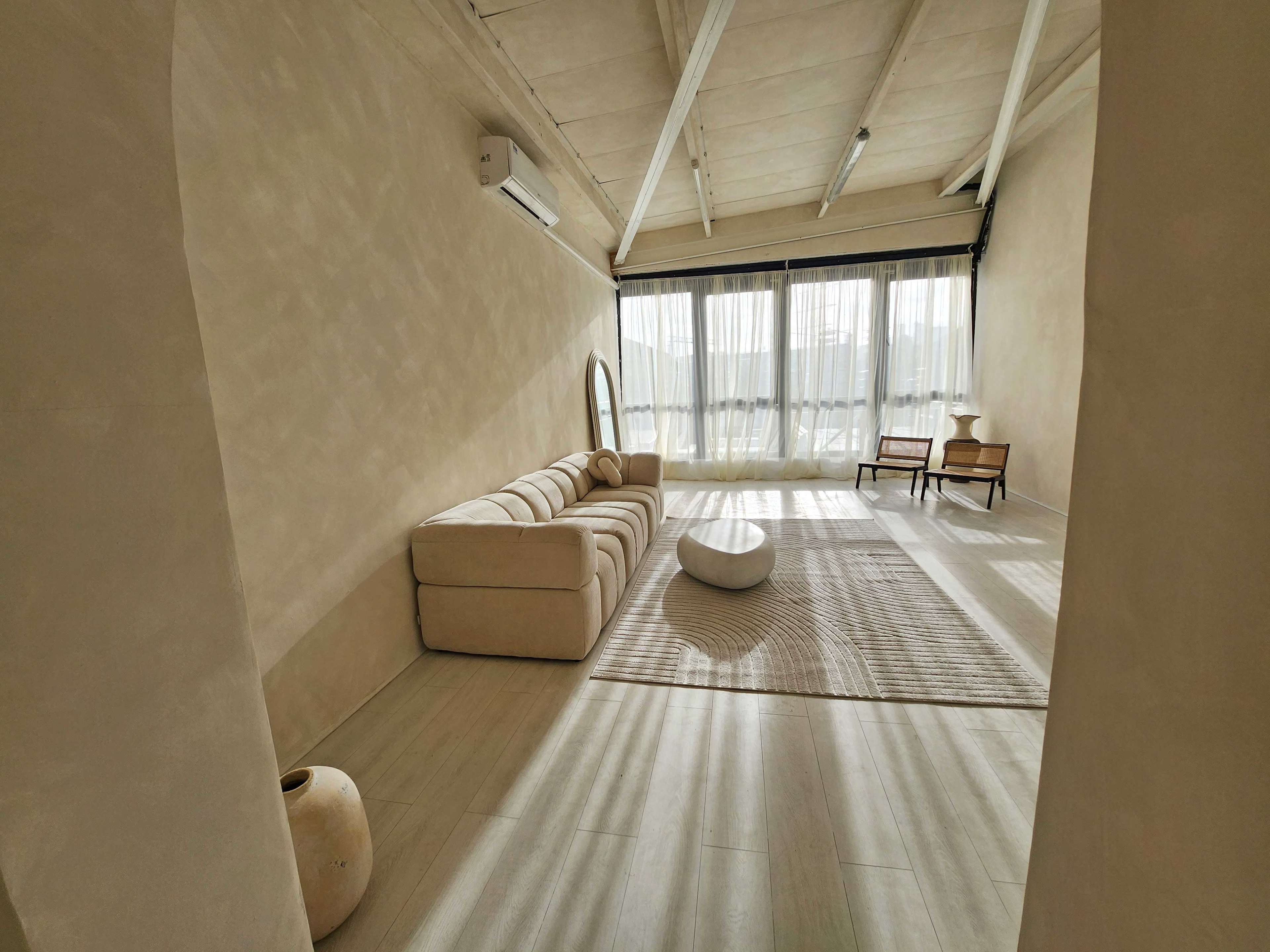 Sun-Kissed Lifestyle Studio with Elegant Arches & Textured Walls Image in London, Canning Town, ENG
