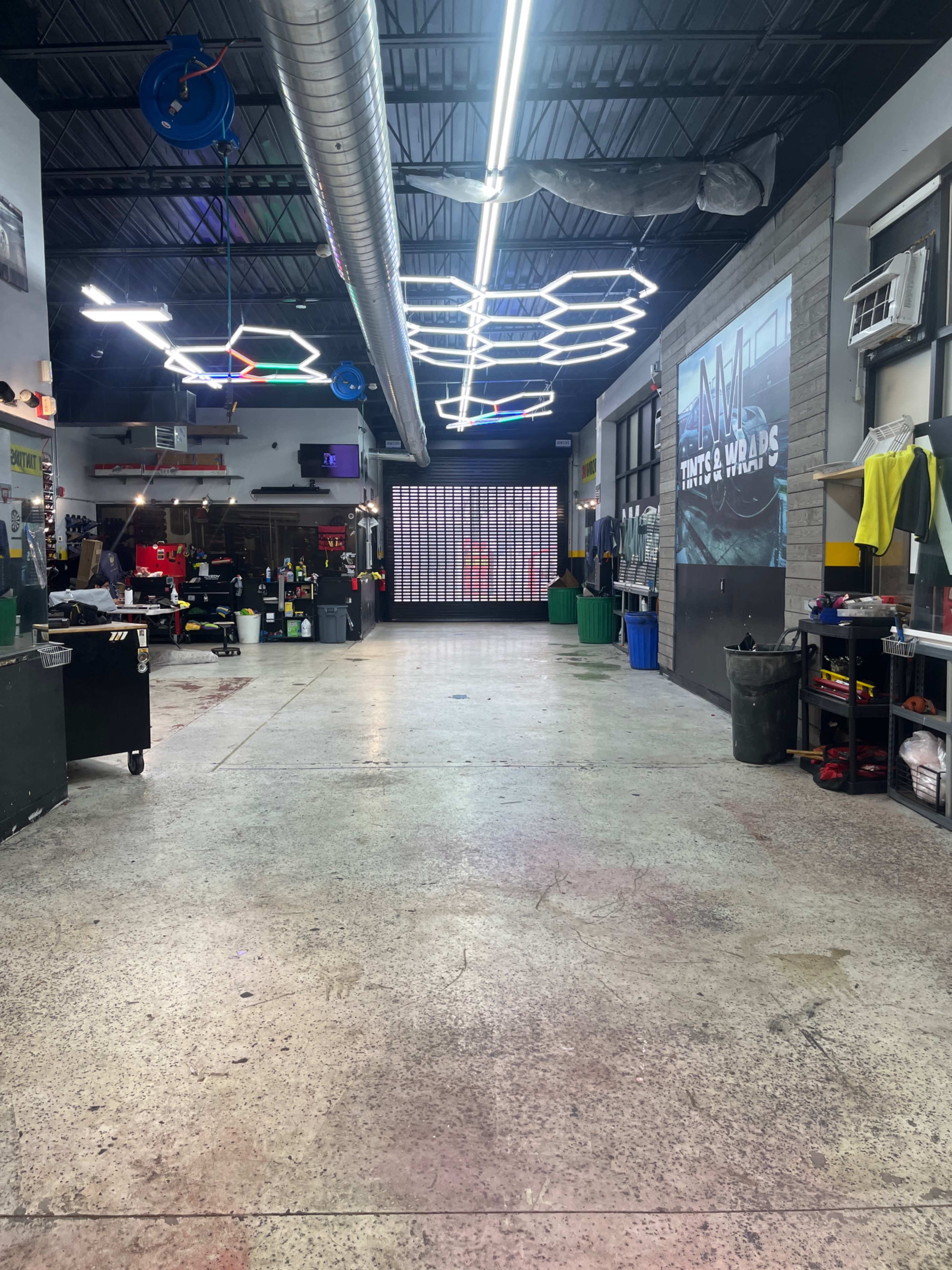 Central New Jersey Automotive Garage with 1500 square feet. Image in South Brunswick Township, Monmouth Junction, NJ