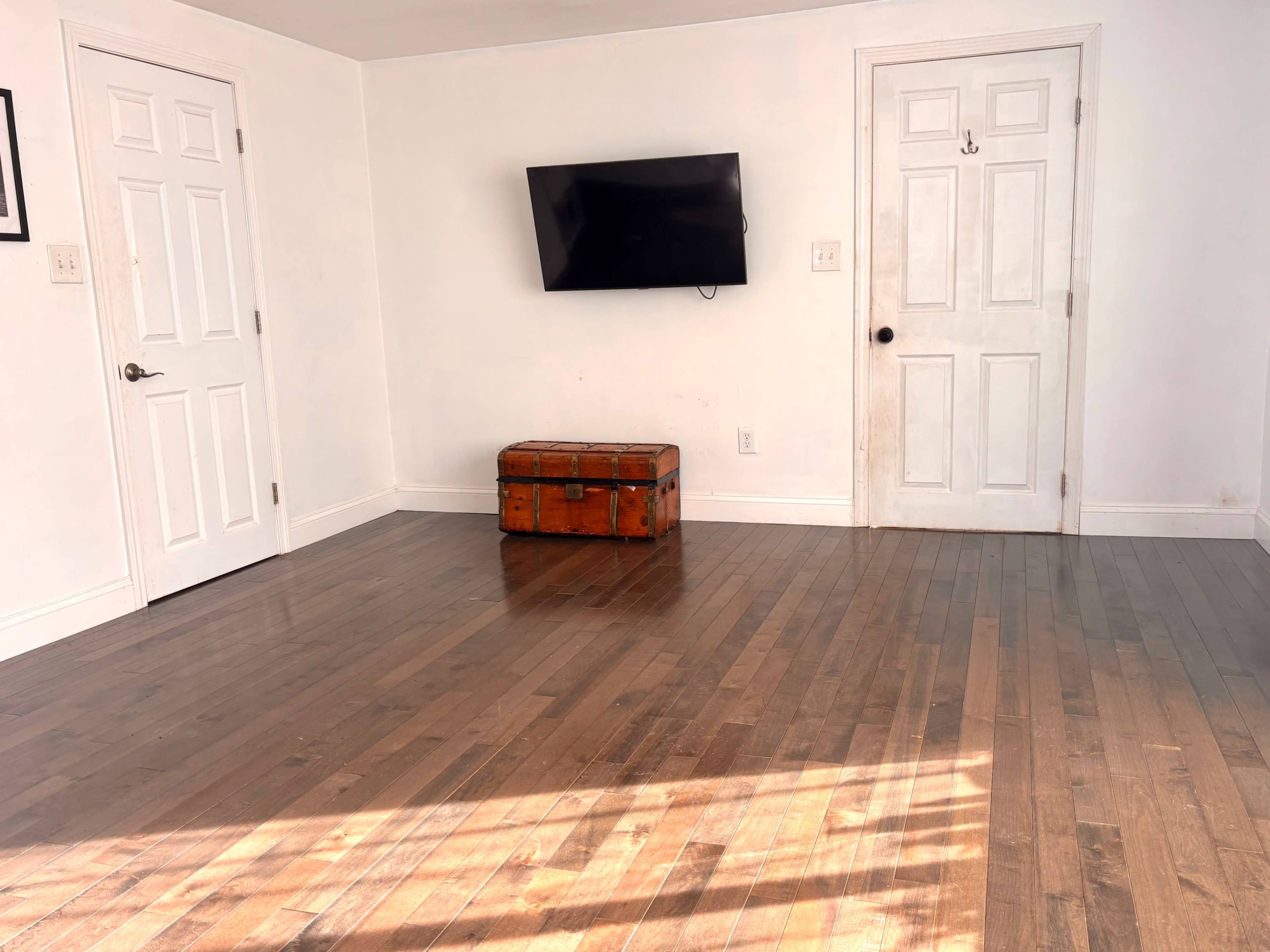 Bright Natural Light Studio With Bay Window – Portsmouth Image in Portsmouth, Portsmouth, NH