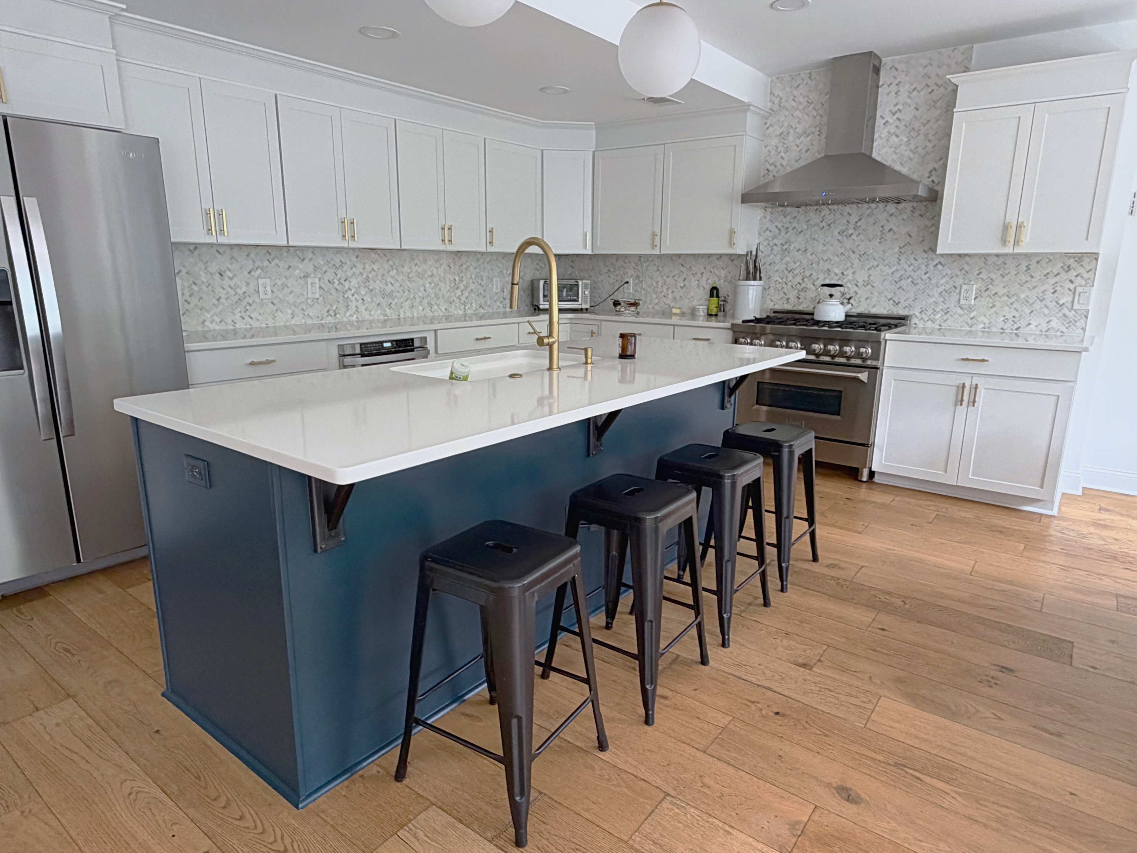 Designer Midcentury Georgian Family Home with Spacious Corner Lot Image in Midtown, Savannah, GA