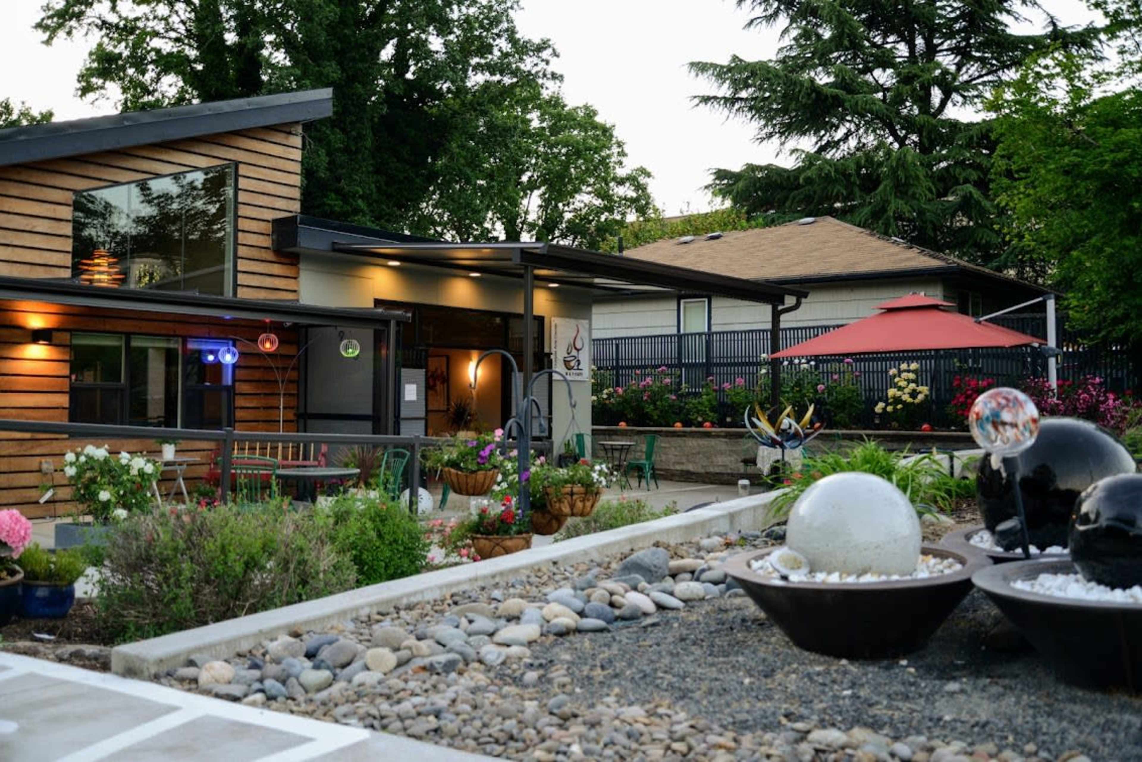 Suburban private building, no other tenants.  Only 7.5 miles from downtown Portland.  close to I5 and HWY 217 Image in Metzger, Tigard, OR