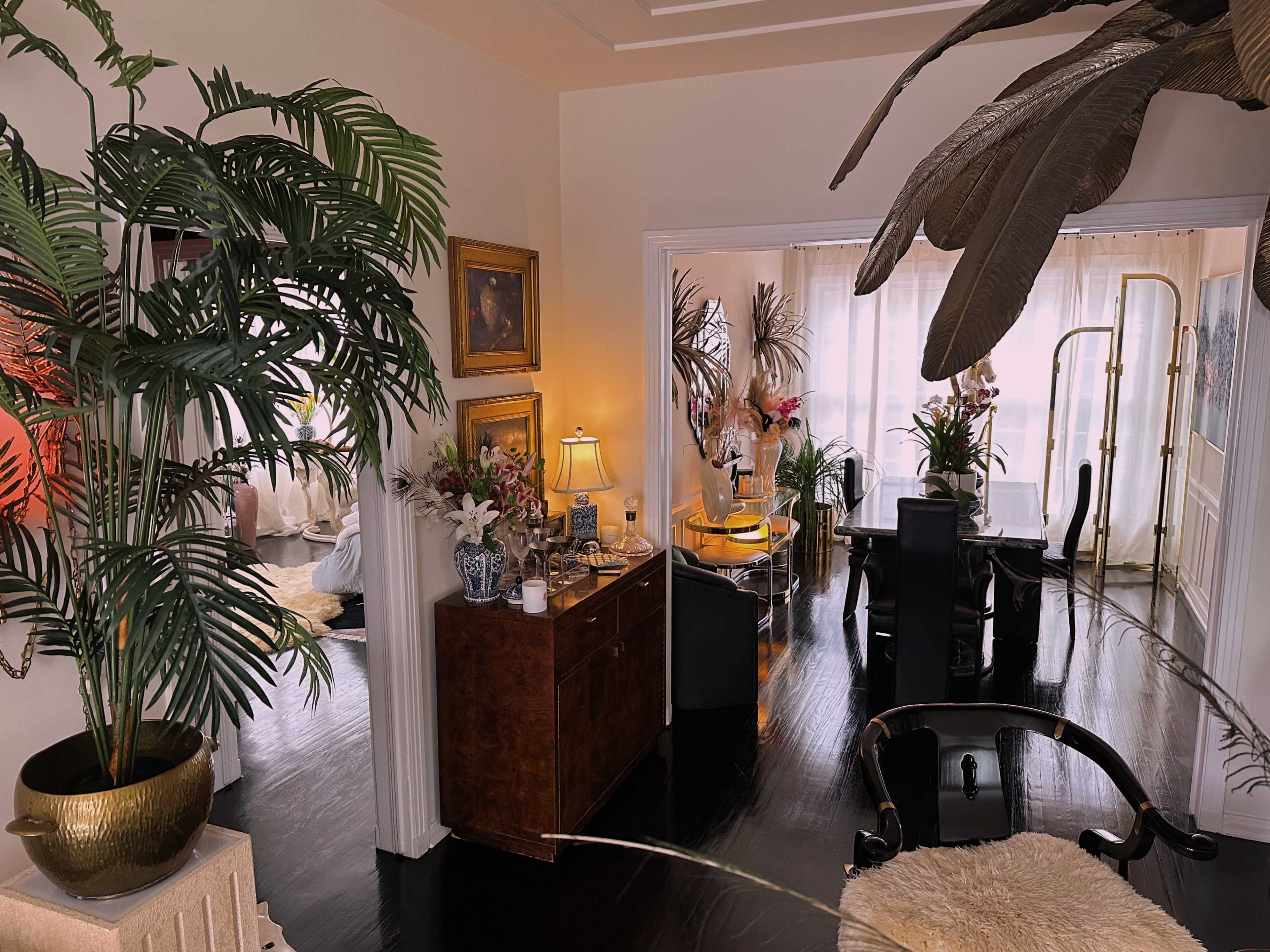 Historic Art Deco Apartment with Old Hollywood Glamour Image in Hancock Park, Los Angeles, CA