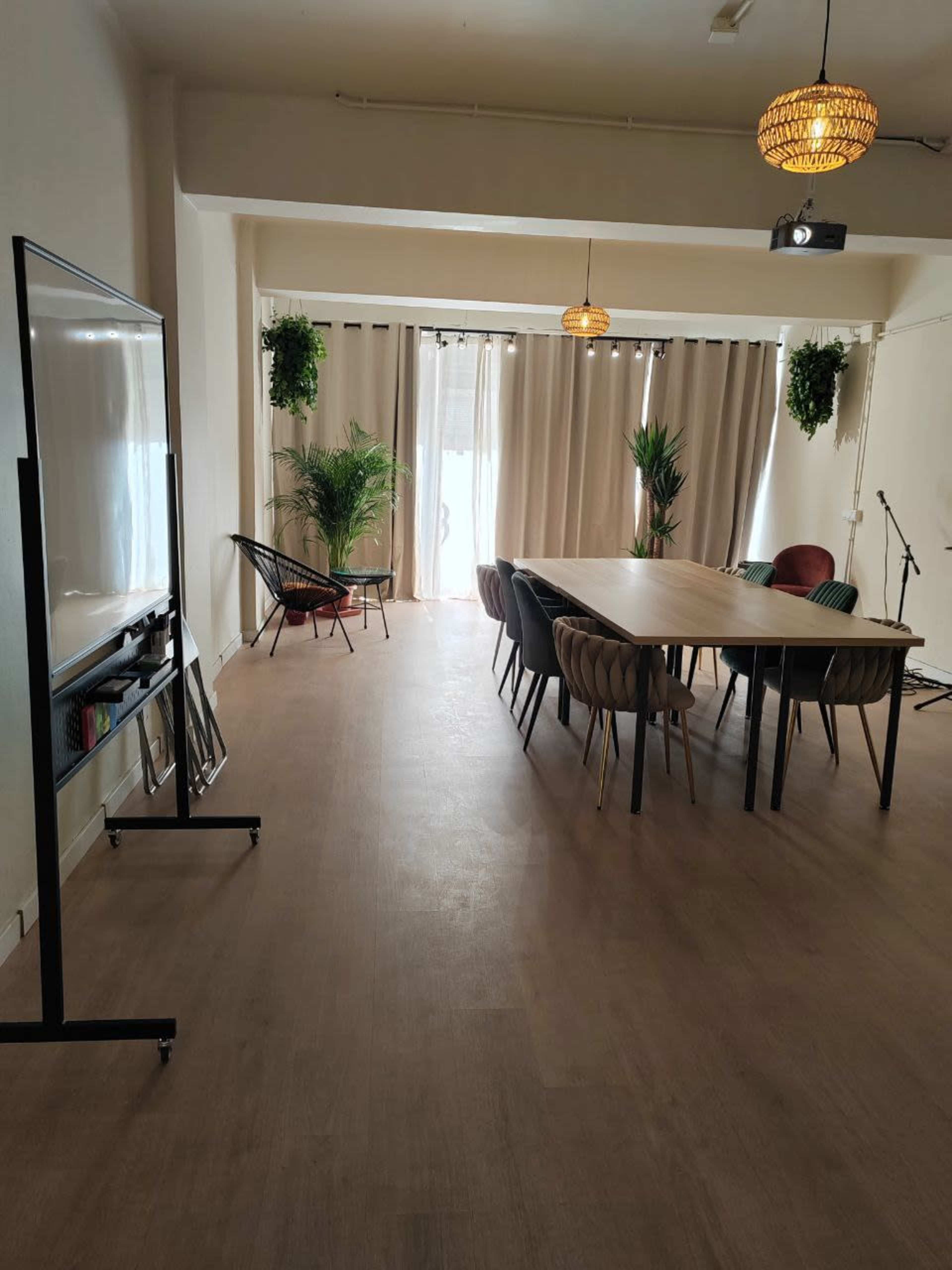 Espacio versátil en el centro de Barcelona para talleres, cursos y eventos culturales Image in Fort Pienc, Barcelona, B