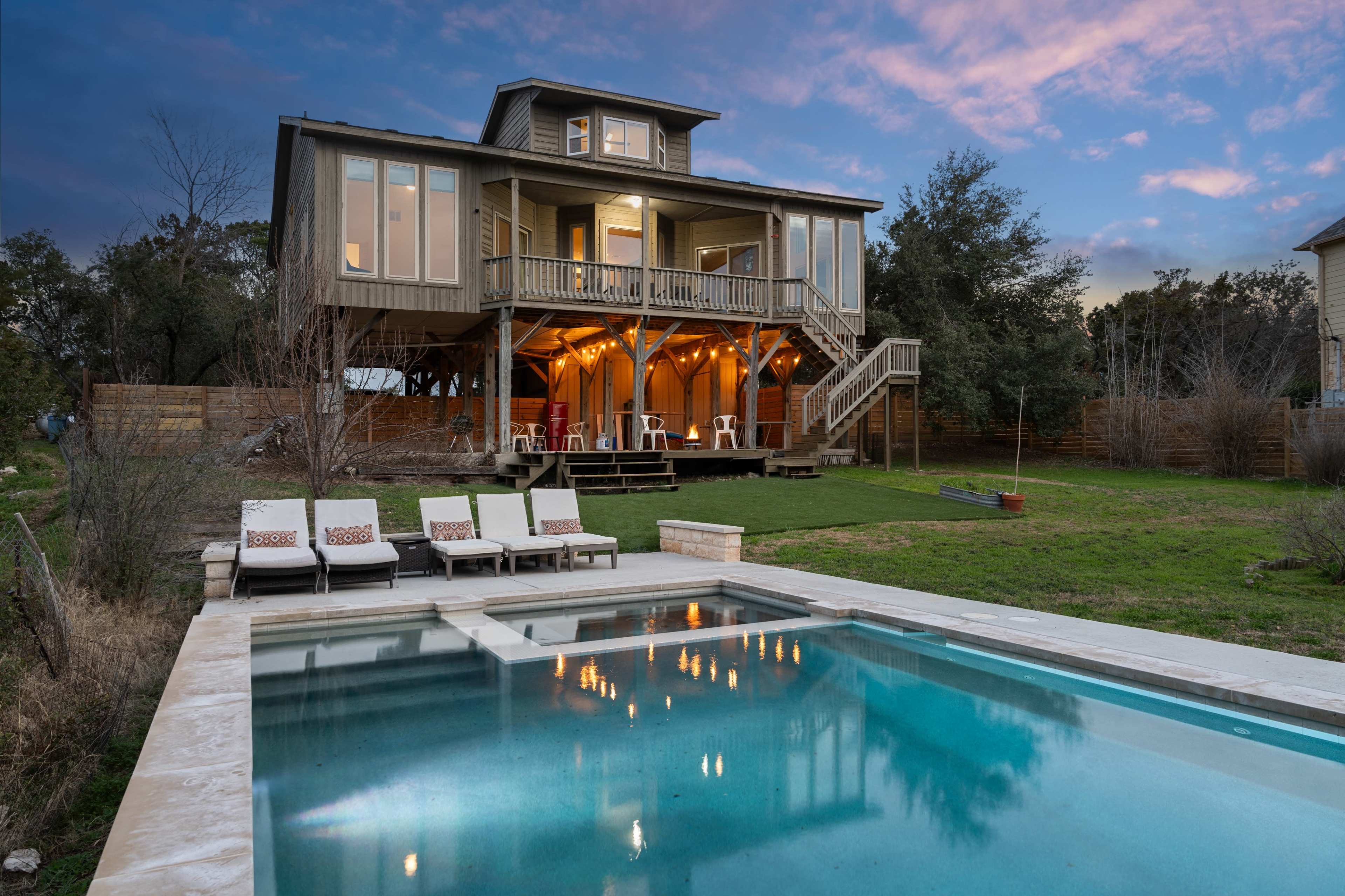 Luxury Hill Country Getaway ~ Sparkling Pool & Jacuzzi Image in Arrowhead Ridge, Leander, TX