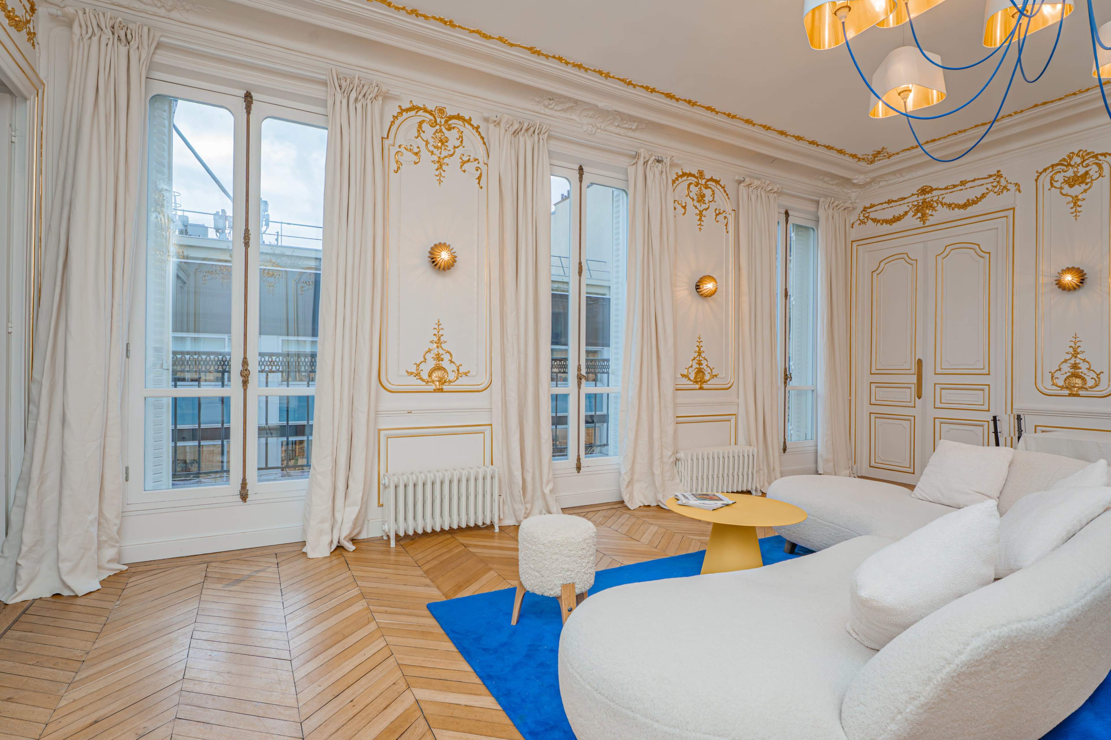 Le Salon Louis XIV Image in Saint-Georges, Paris