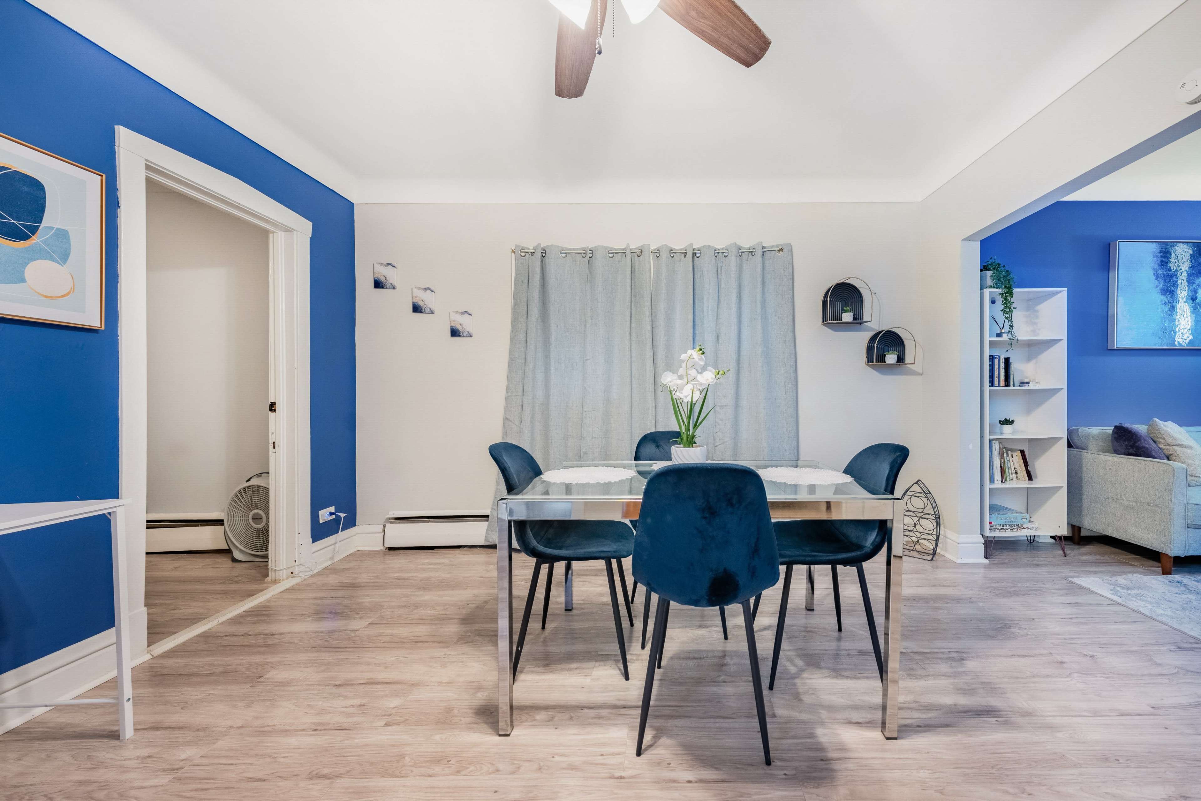 Charming and Relaxed Blue Apartment with Patio Image in South Side, Chicago, IL