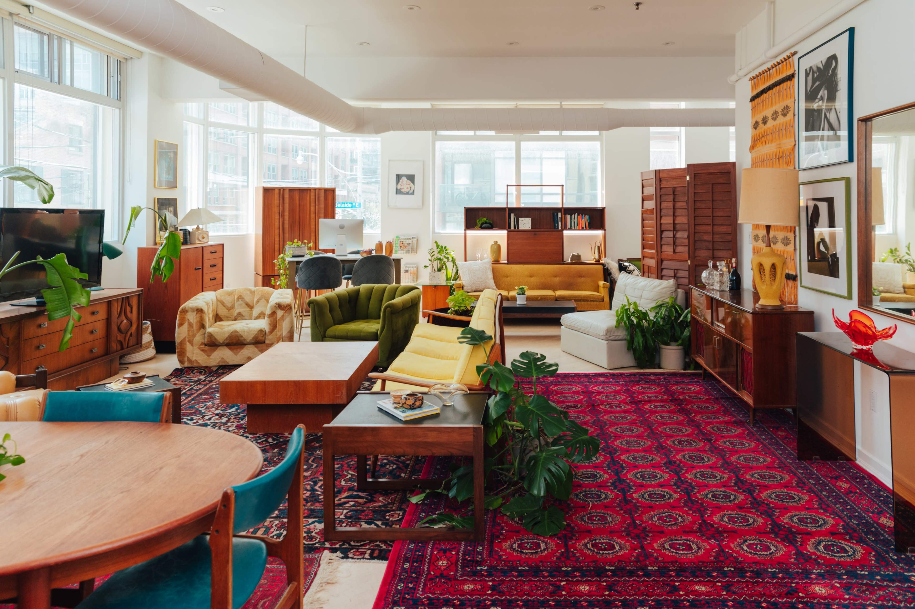 Vintage Eclectic Loft w/ Bedroom + Kitchen, Downtown 1700 sqft Image in St. Lawrence, Toronto, ON