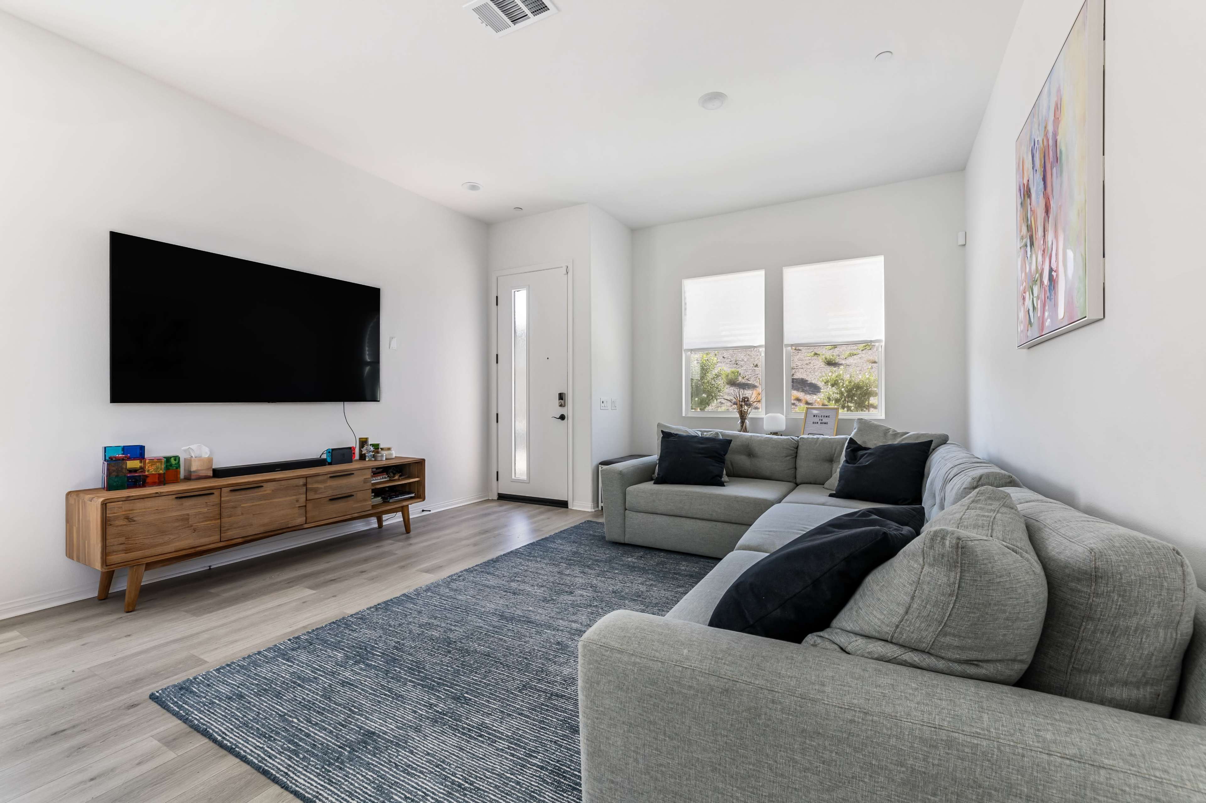 Modern Home with Beautiful Chef’s Kitchen and Gorgeous Patio Image in , Valencia, CA