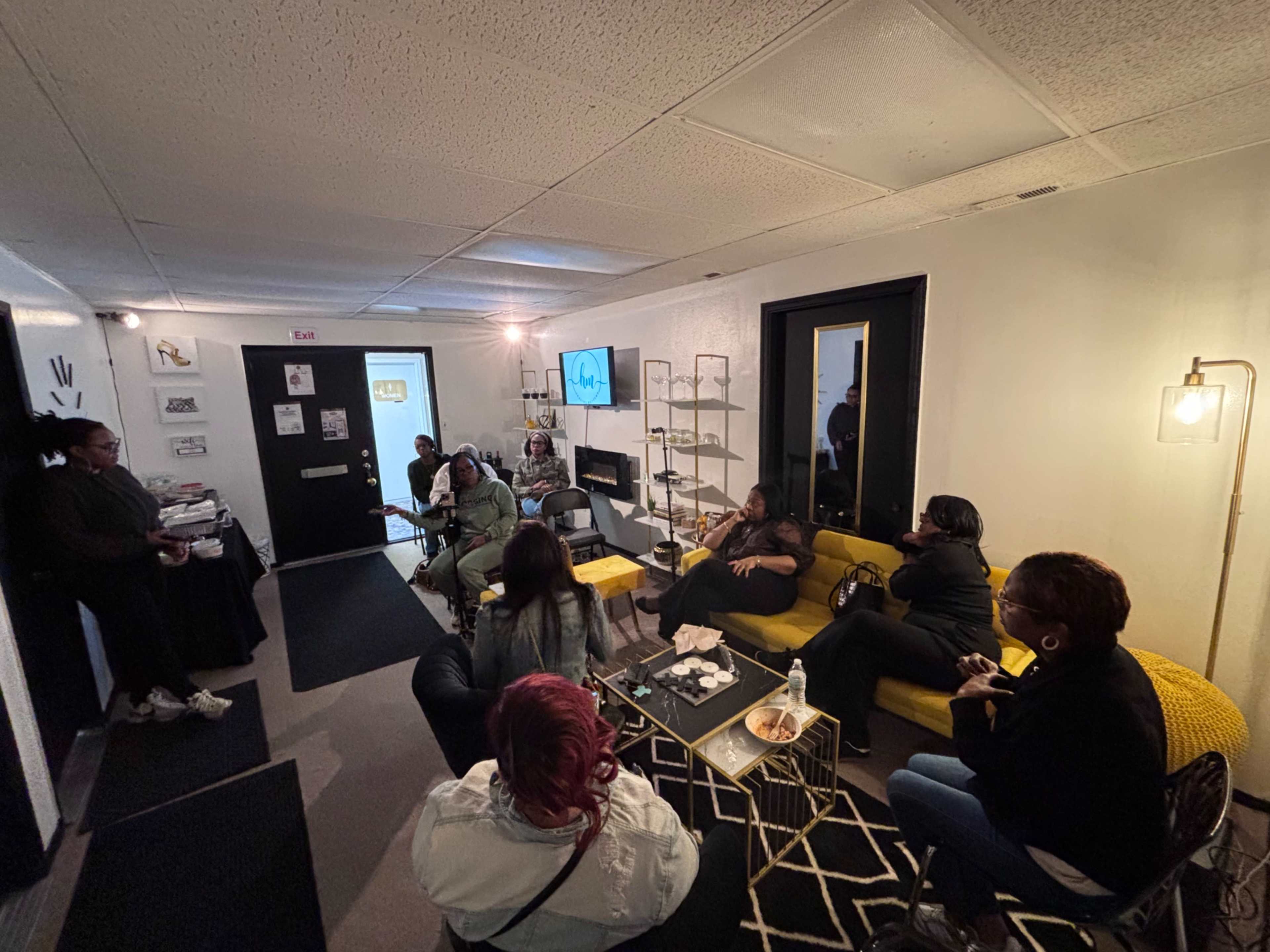 Relaxed Atmosphere: Your Unique Space for Productive Meetings and Creative Collaboration Image in St. Clair Shores, St. Clair Shores, MI