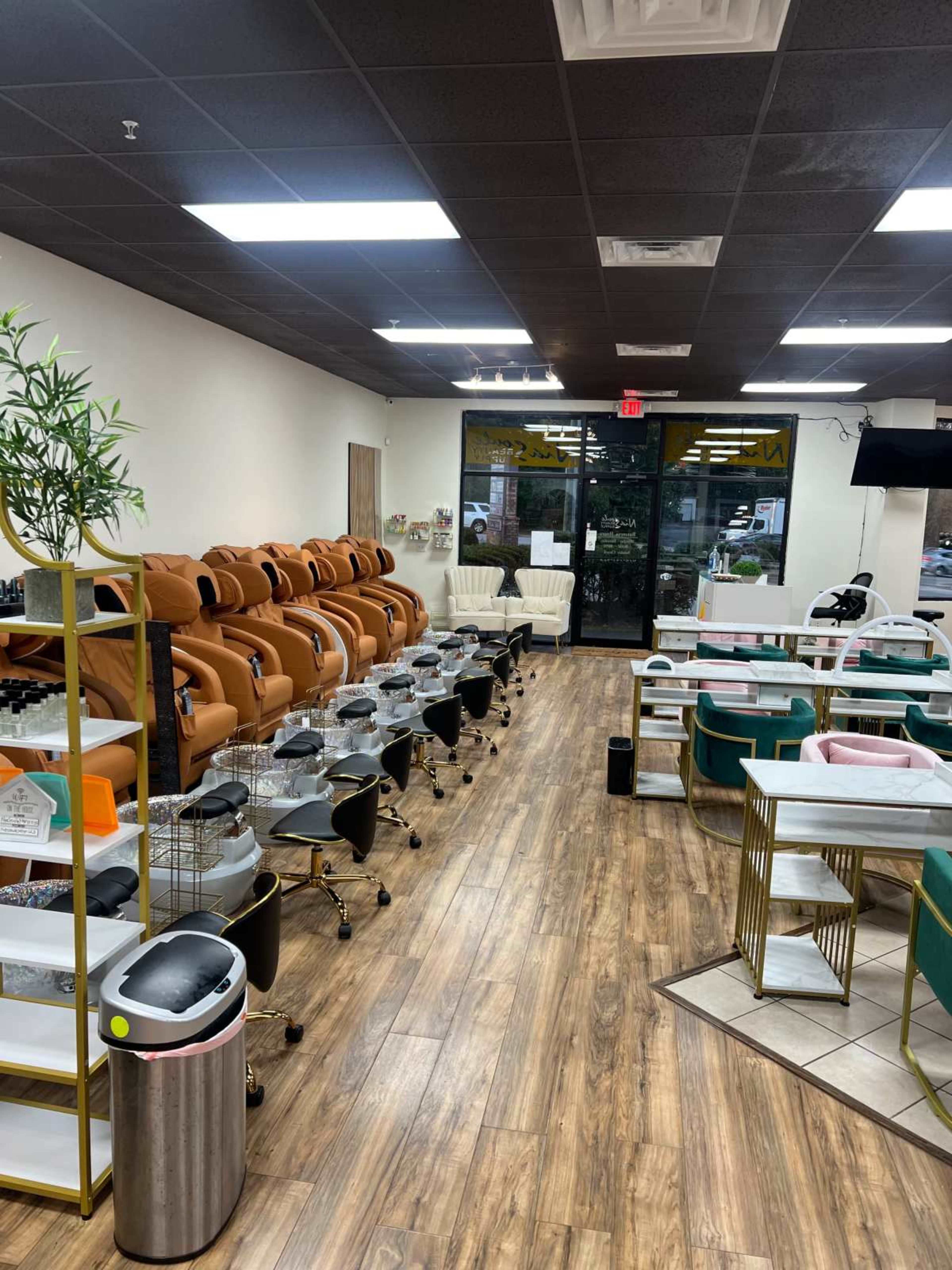 Luxury Urban Hair Salon & Spa Retreat Image in Gwinnett Village, Norcross, GA