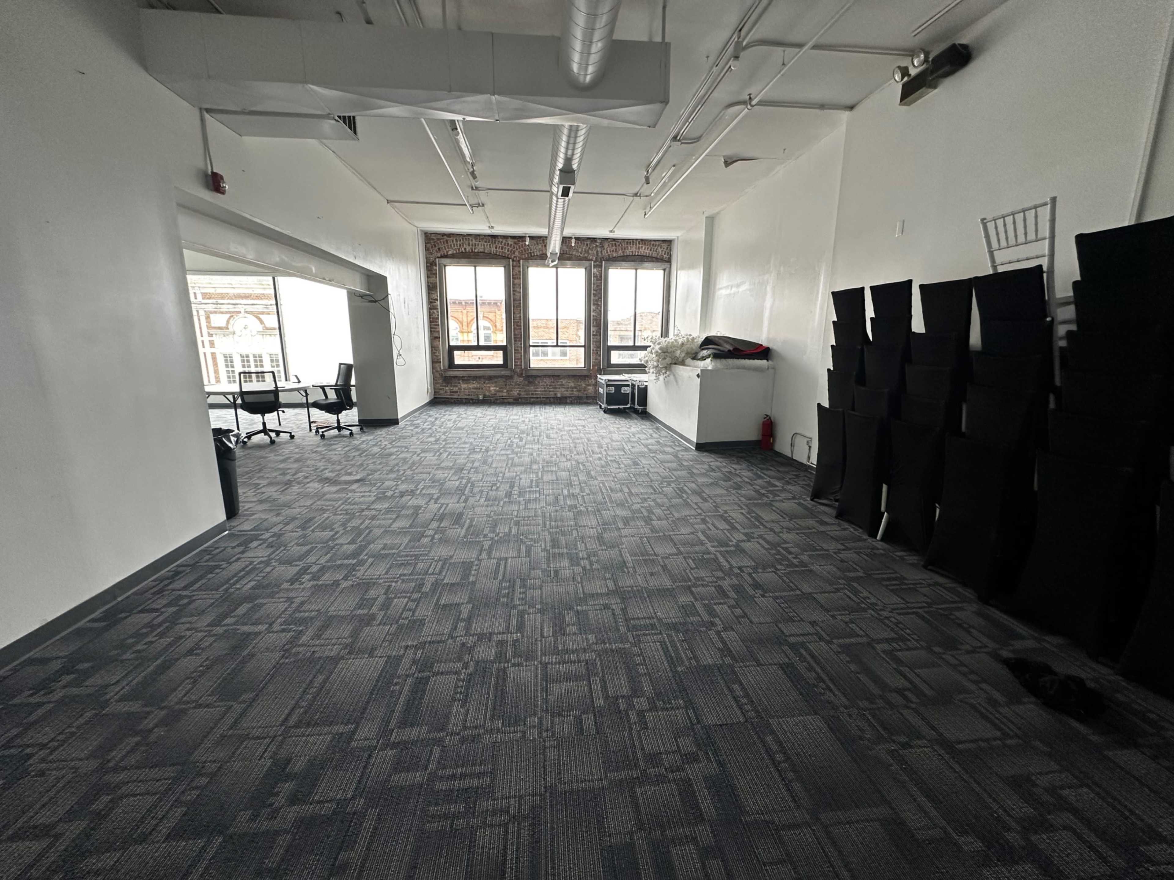 Downtown roomy space Image in Pontiac, Pontiac, MI