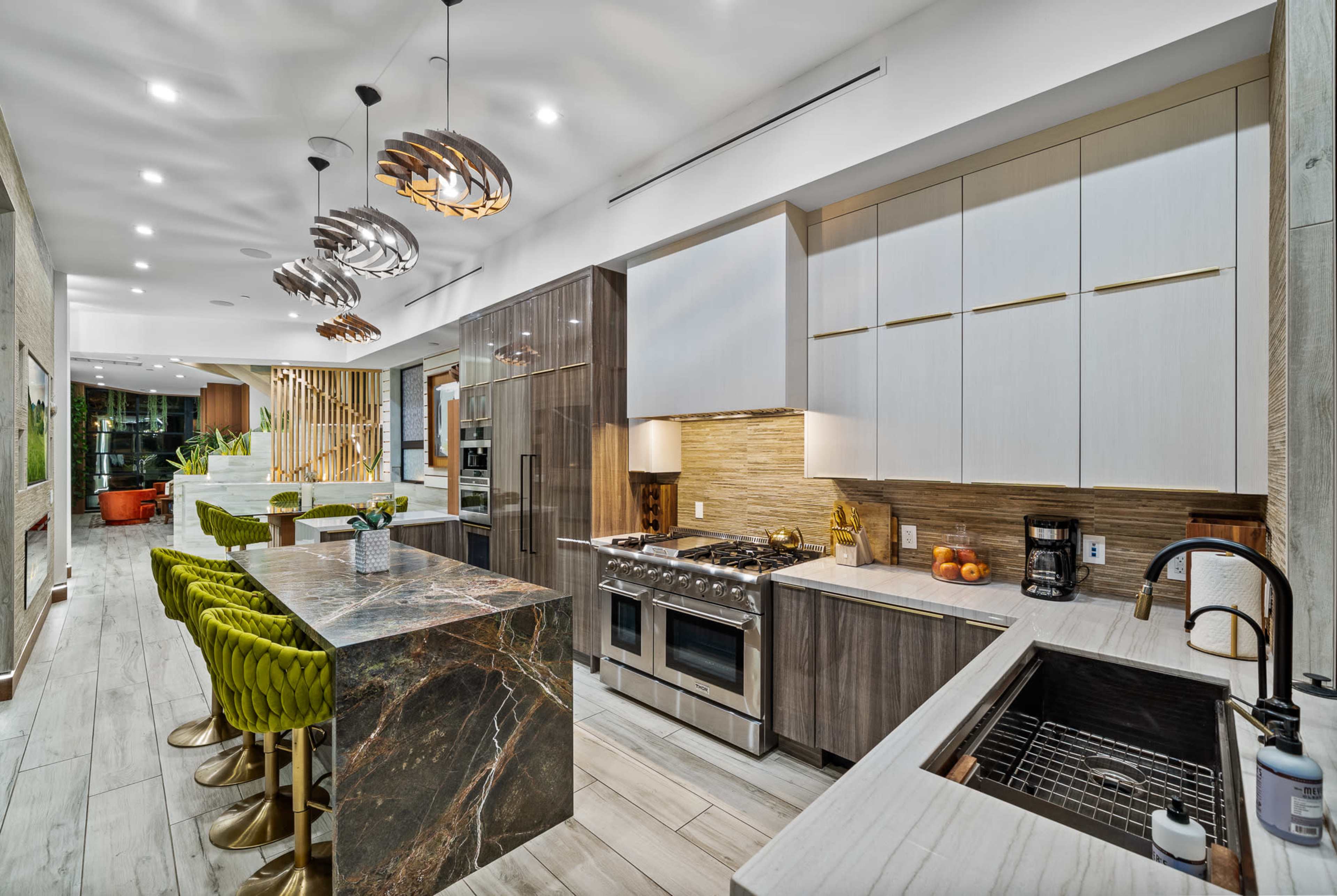 SUNLIT VENICE CINEMATIC ROOFTOP W/ POOL Image in Venice, Los Angeles, CA