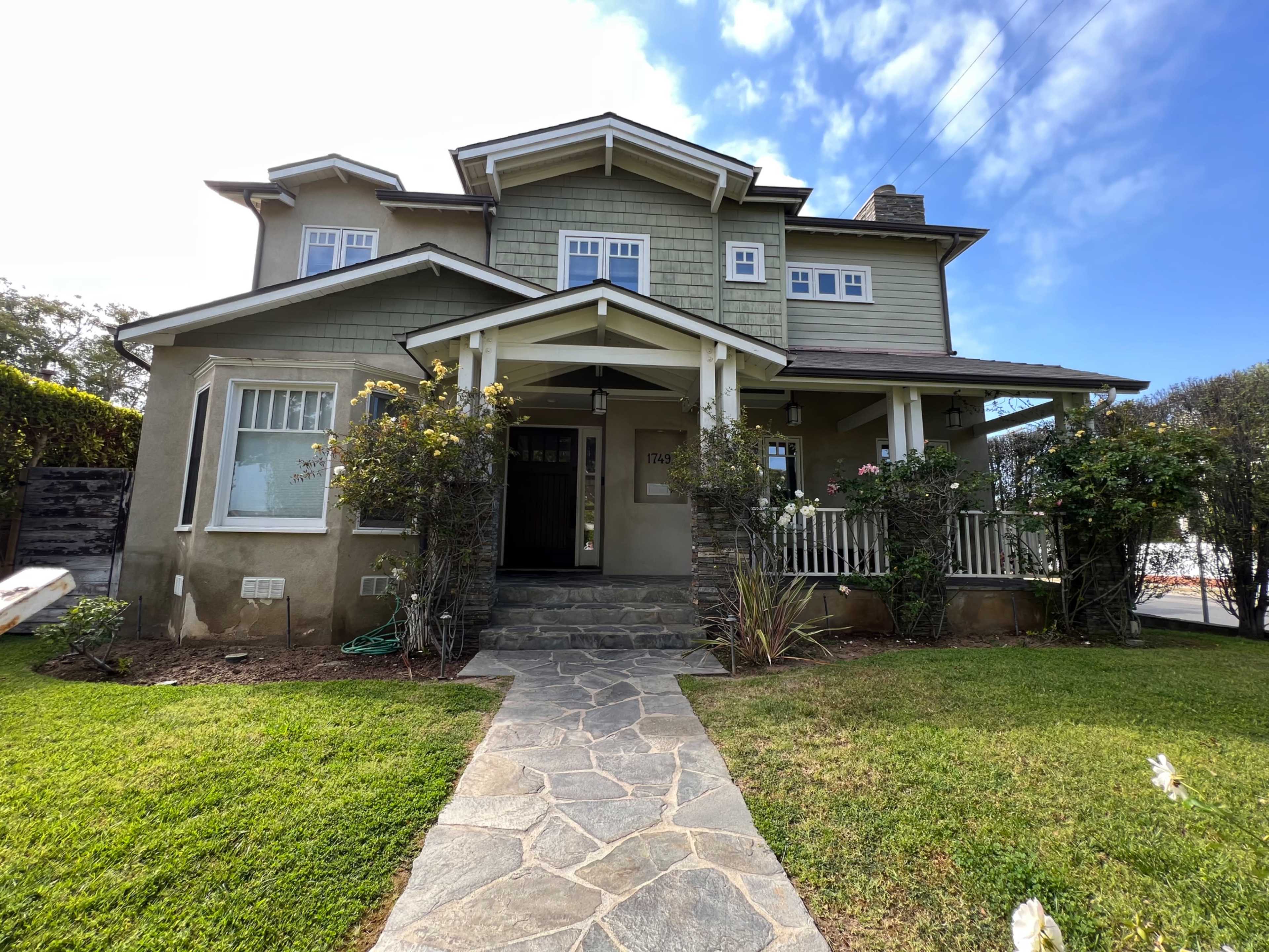 Inviting and warm modern day craftsman home Image in Sunset Park, santa monica, CA