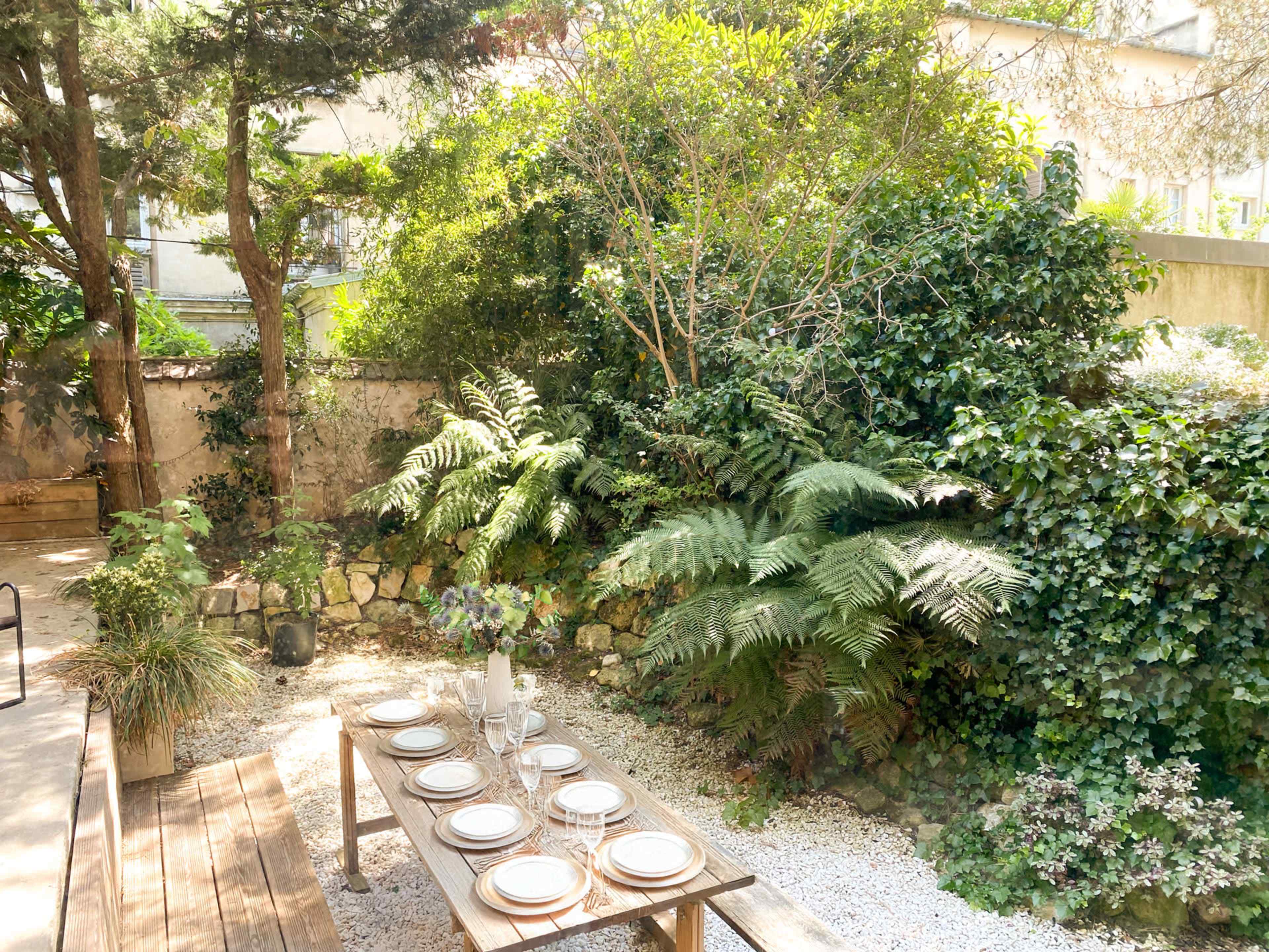 Chalet Parisien Image in Bel-Air Nord, Paris